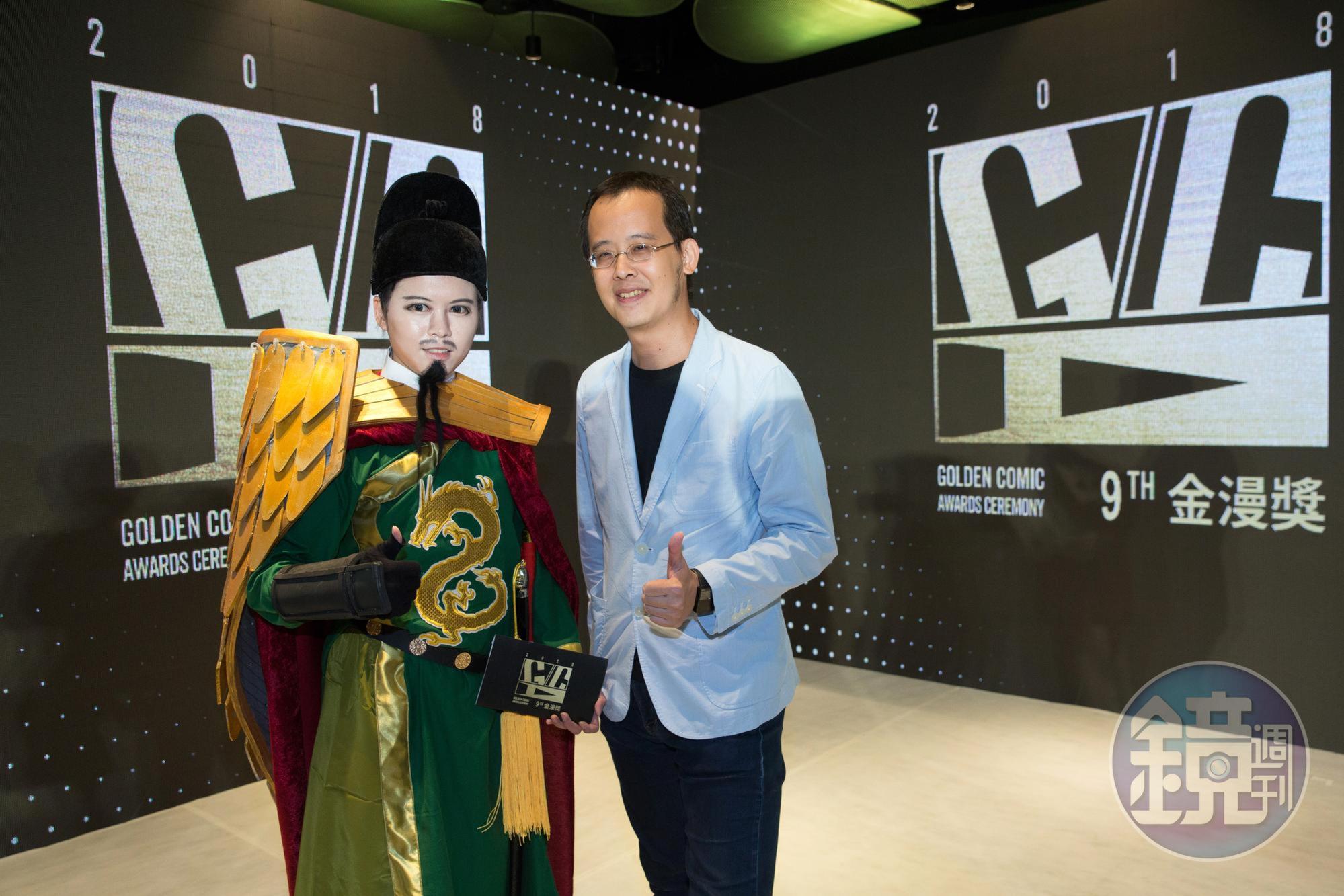 李隆杰（右）表示，畫《1661國姓來襲》最大的困難是做歷史考究。