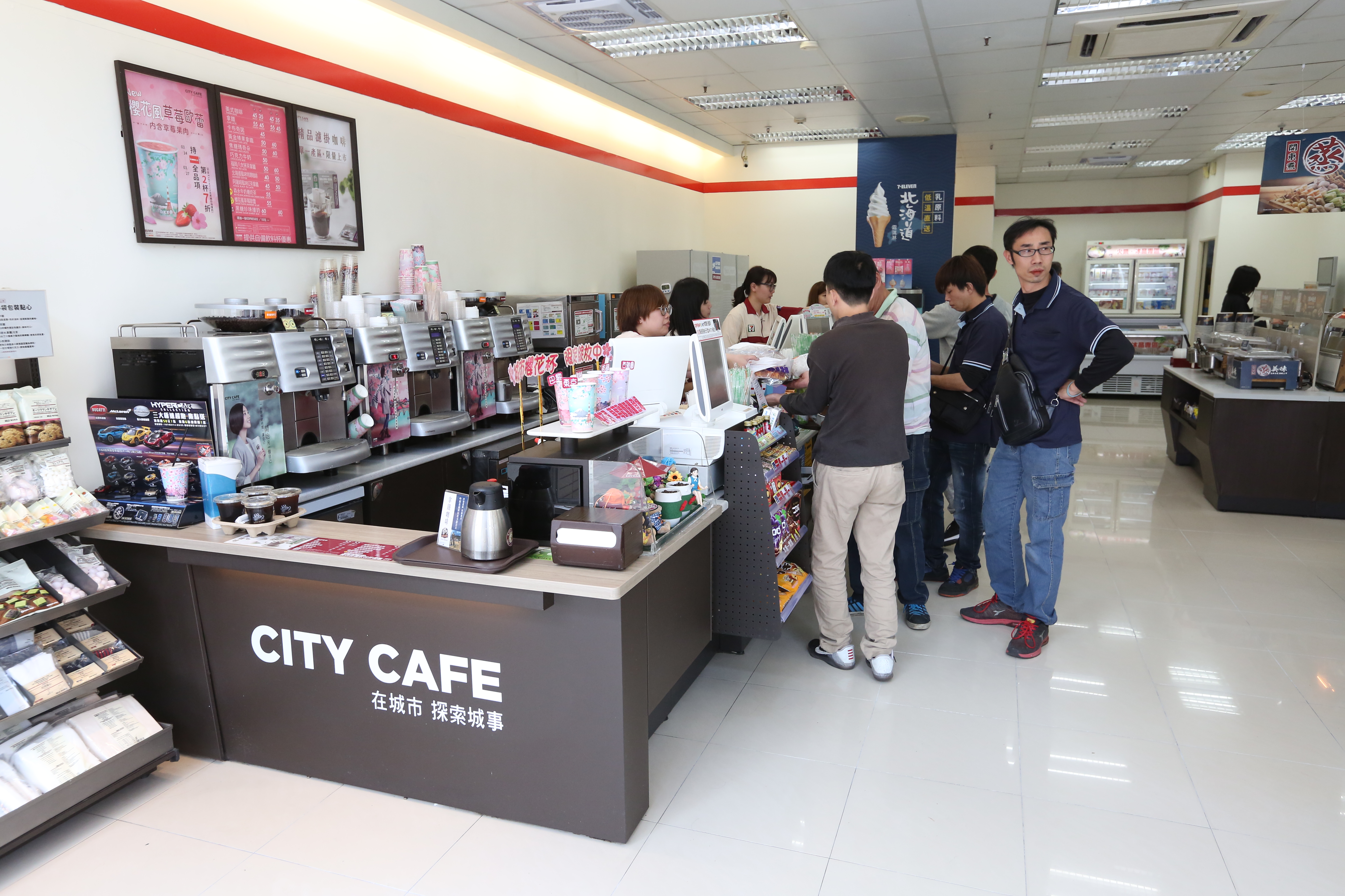 7、8月期統一發票開獎，有民眾在台北市統一超商，只花10元買報紙，就中了千萬元大獎。圖為示意圖，非當事人及該超商。