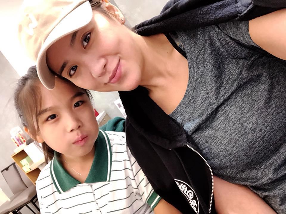 小禎有女萬事足，時常在臉書分享跟女兒的合照。（翻攝小禎臉書）