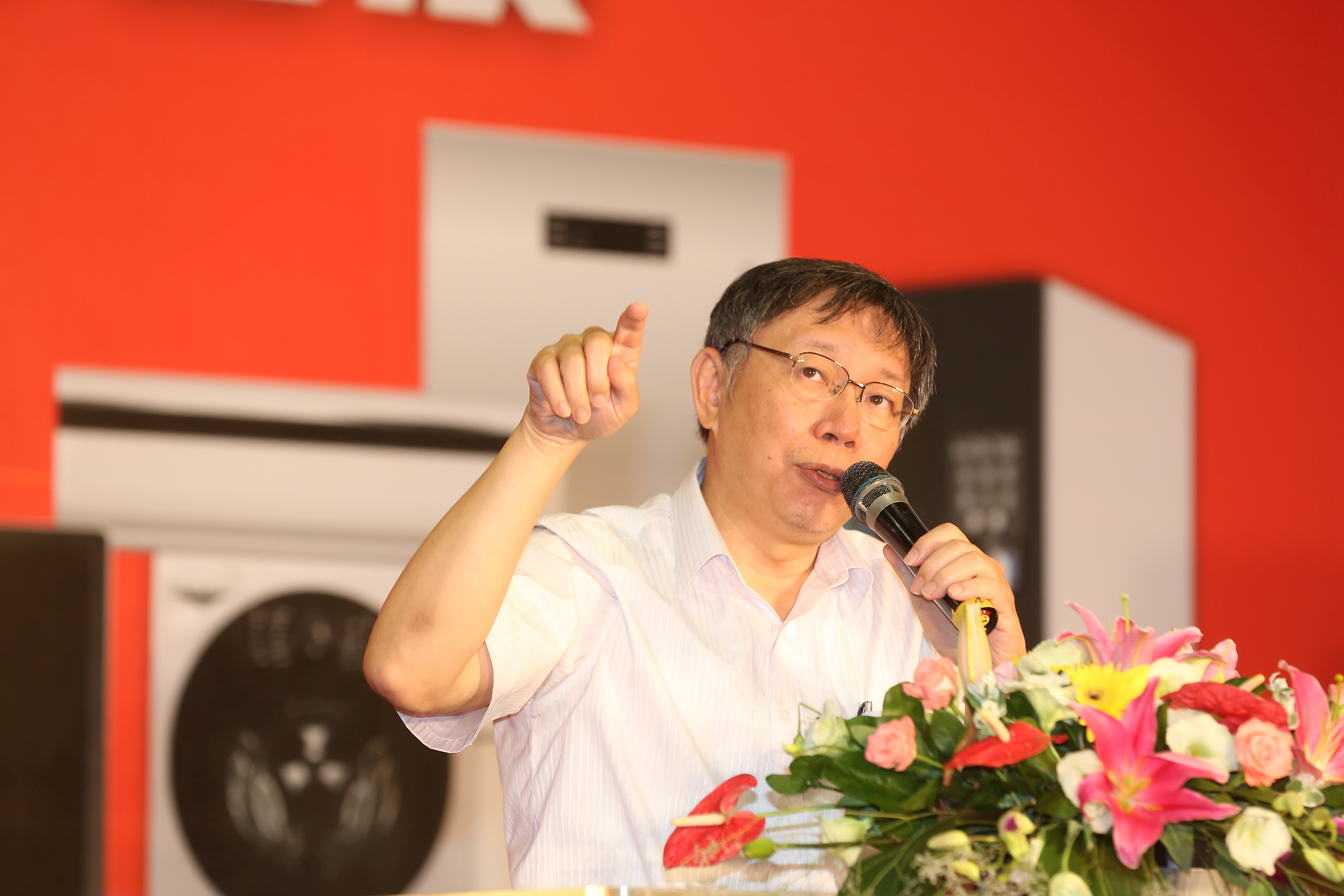 挨批liar，柯文哲要求《屠殺》作者伊森．葛特曼24小時內提出事證或公開道歉，否則提告。