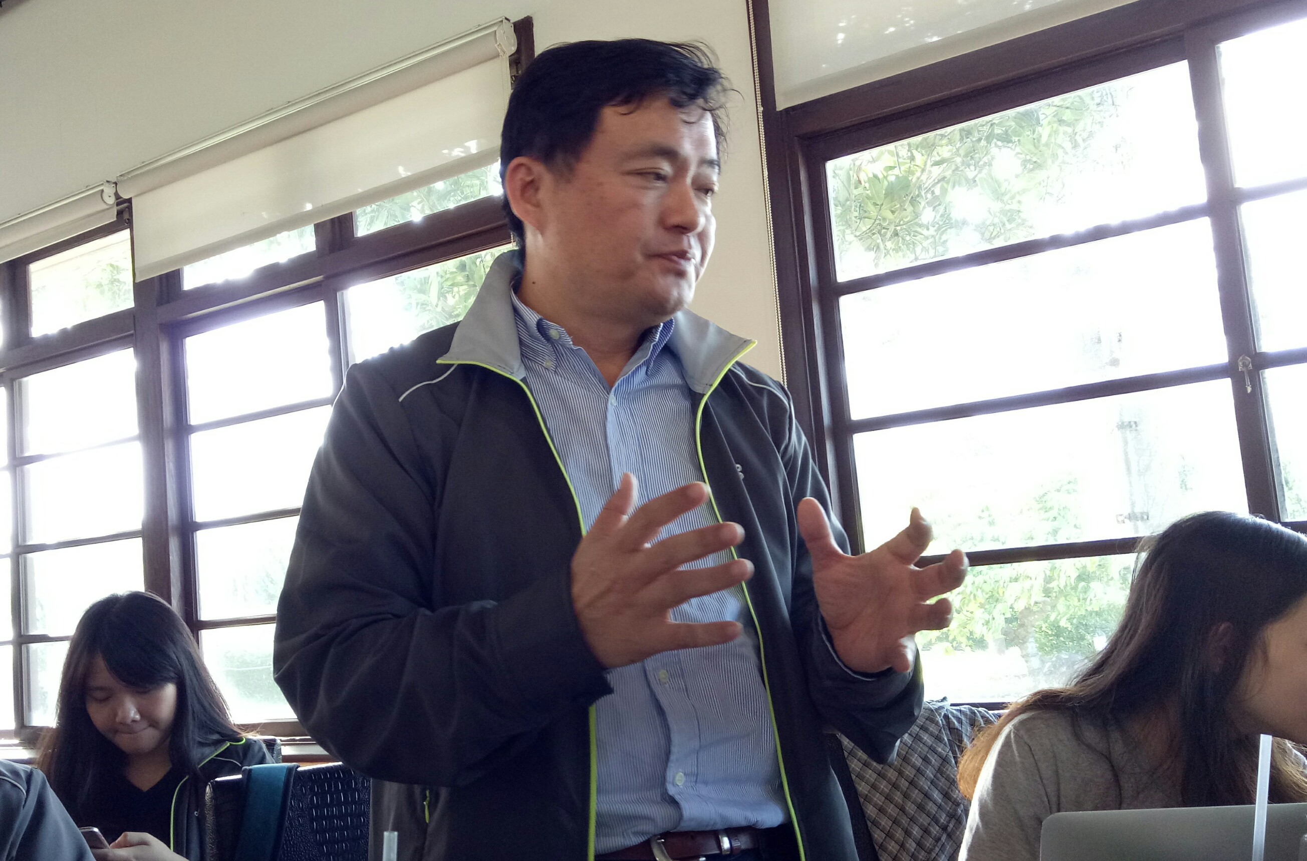 民進黨祕書長洪耀福表示，這件事情全嘉義市都知道，沒什麼好大驚小怪的。