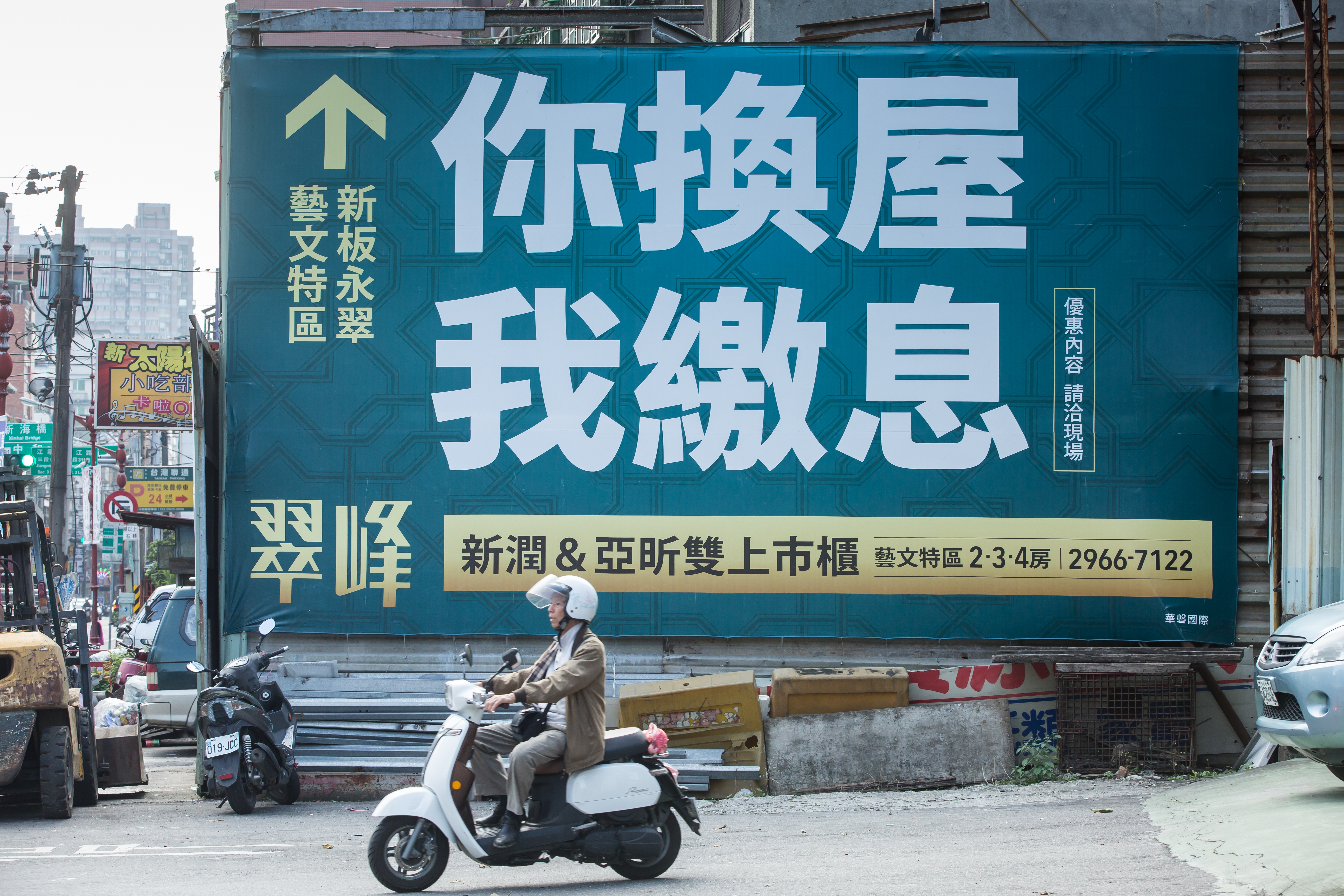 重劃區各個接待中心相鄰不遠，民眾買屋前可先在區域內跑一圈，打聽每個建案的行情與差異。