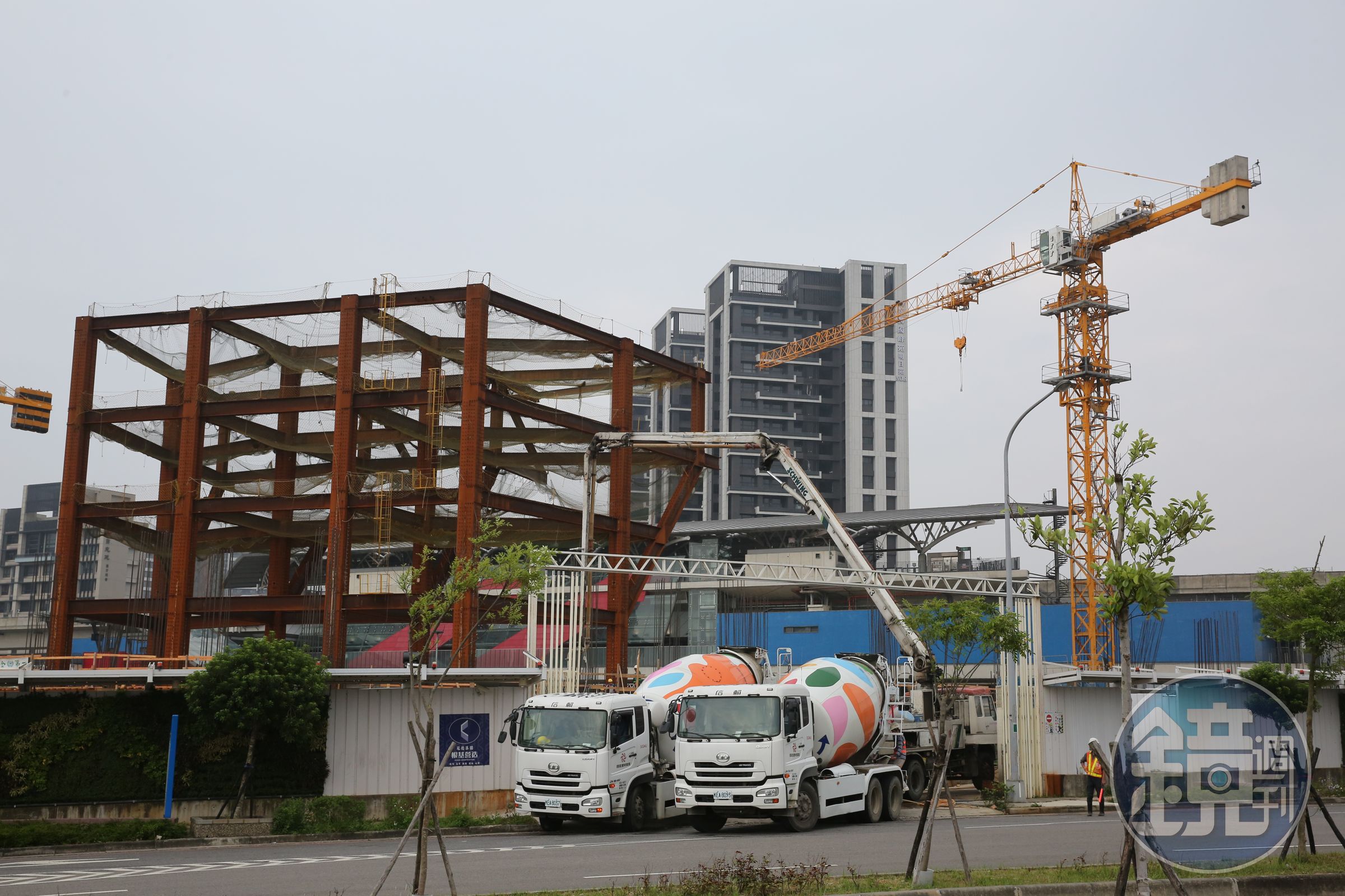 重劃區具有價格相對便宜、屋齡低、街廓整齊等優點，但可能也有交通、生活機能不便等缺點。