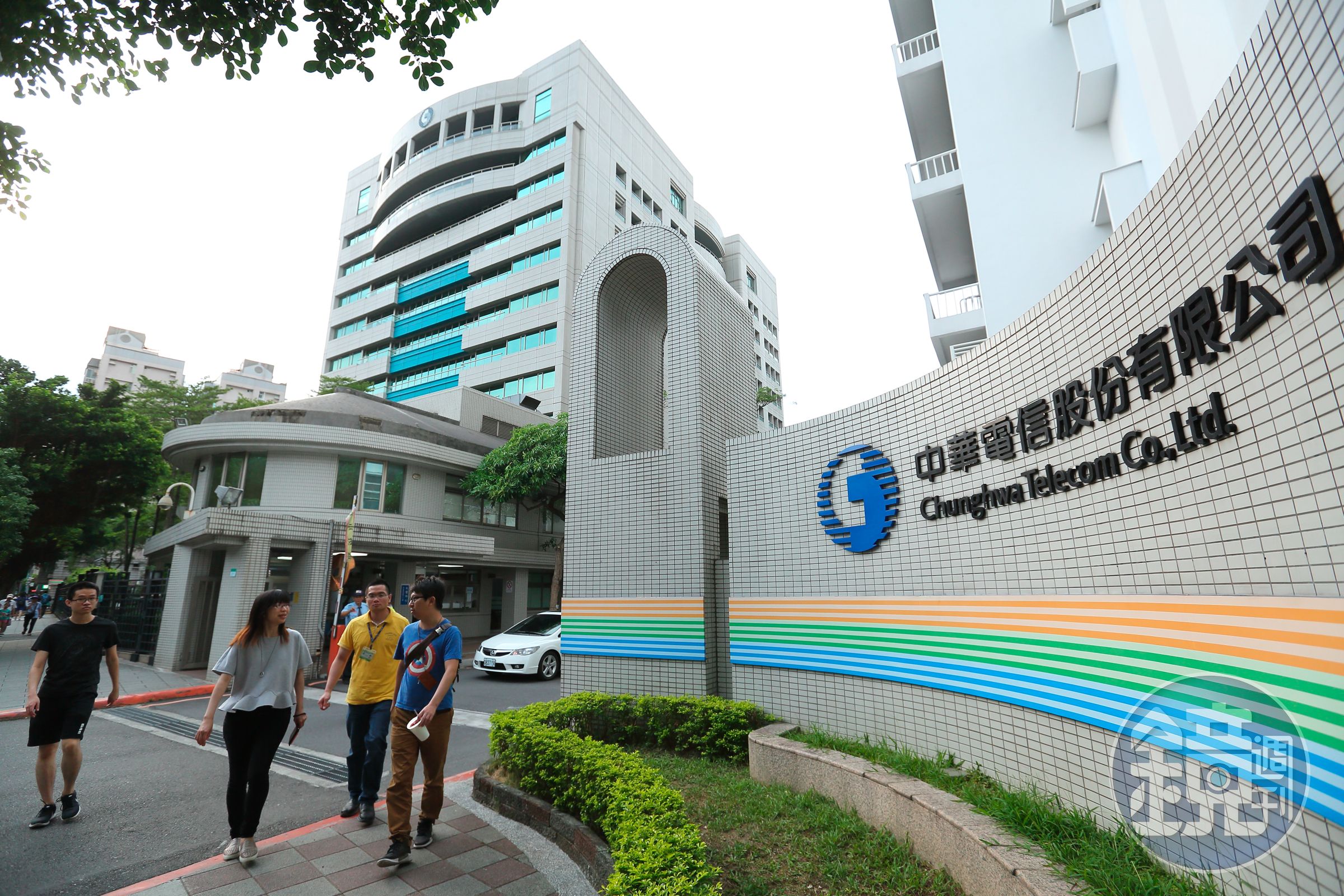 中華電信今宣布攜手兆豐銀行、新光金控及全聯正式成立籌備處，為下個月受理網銀執照申請鋪路。
