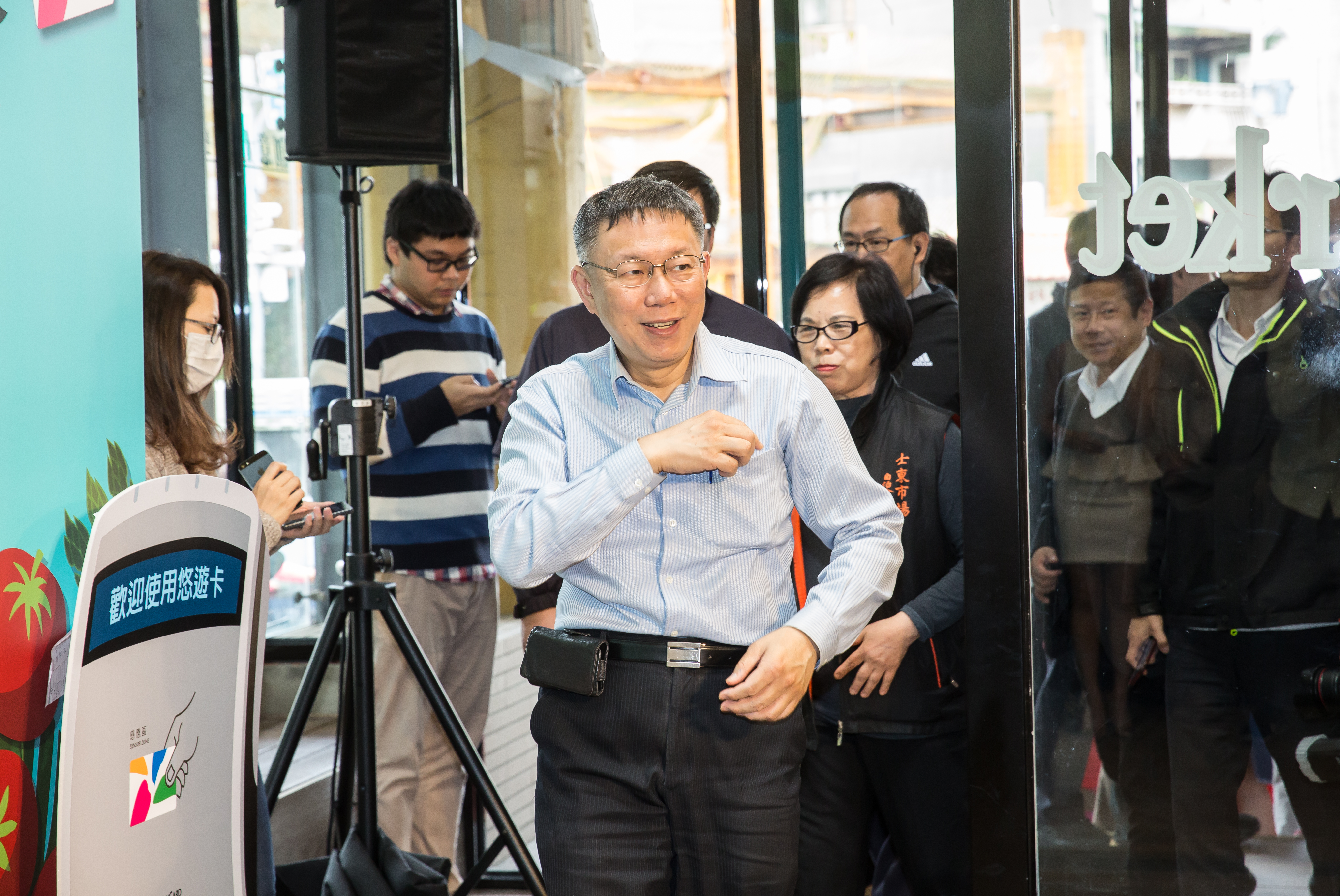 《屠殺》作者伊森葛特曼，指柯文哲在中國活摘器官這件事上扮演中間人，並直指他是「說謊者」，今柯文哲競選辦公室發言人林昆鋒陪同委任律師陸正義，赴台北地檢署按鈴申告。