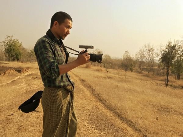 趙德胤以一台可錄影的單眼相機，沿途記錄深入緬甸中部村落的過程。（岸上影像提供）