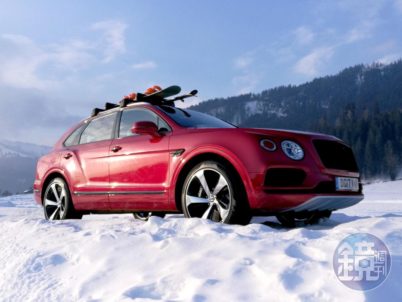 這次試駕的Bentayga V8是繼W12、Diesel之後第3款Bentayga，台灣售價已經公佈，基本售價1,080萬，車格較為年輕、活潑，但一樣很奢華。