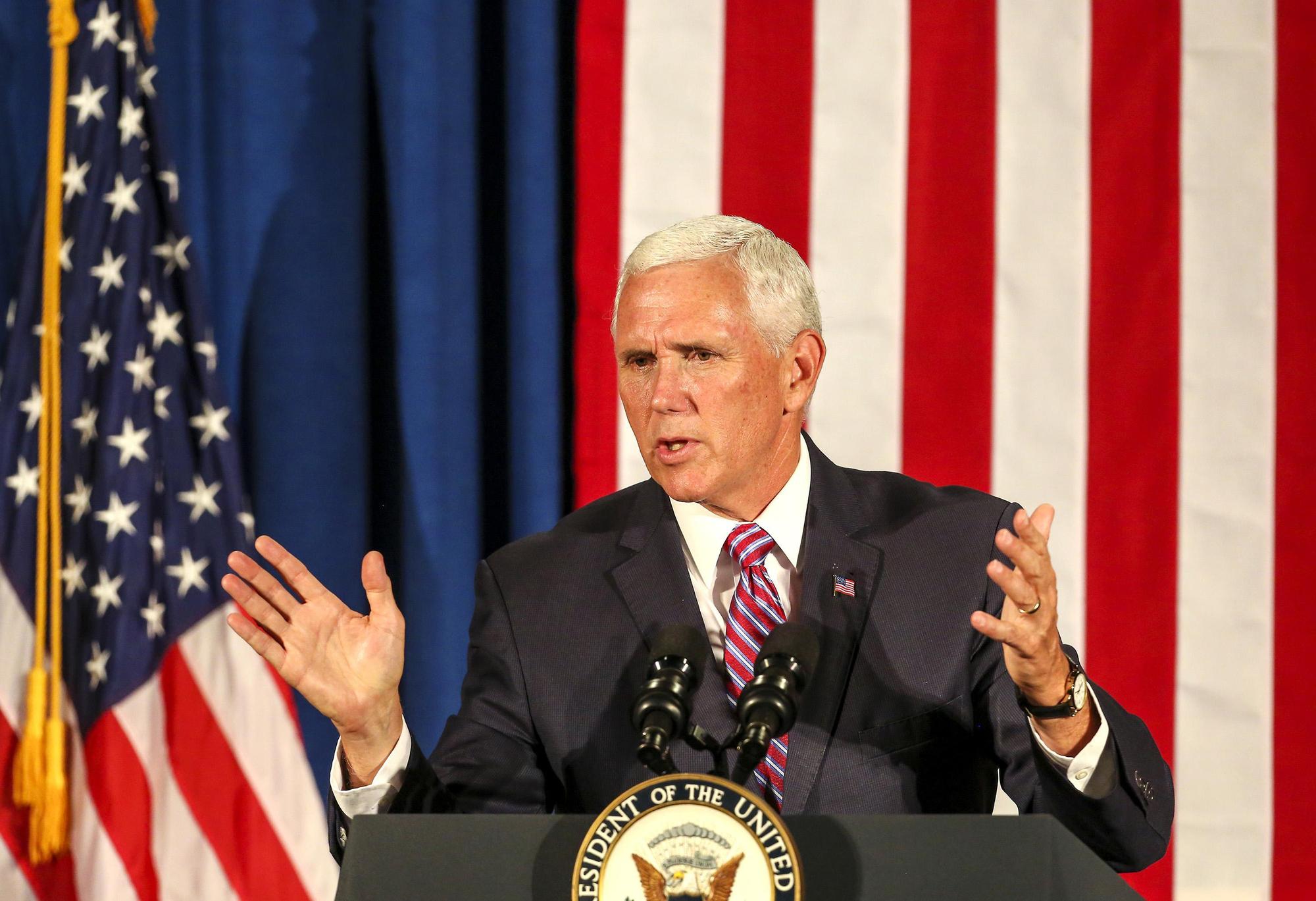 美國副總統彭斯（Mike Pence）將於華府發表演說，針對中國一連串強勢行為作出譴責，並強調美國將不受威脅。（東方IC）