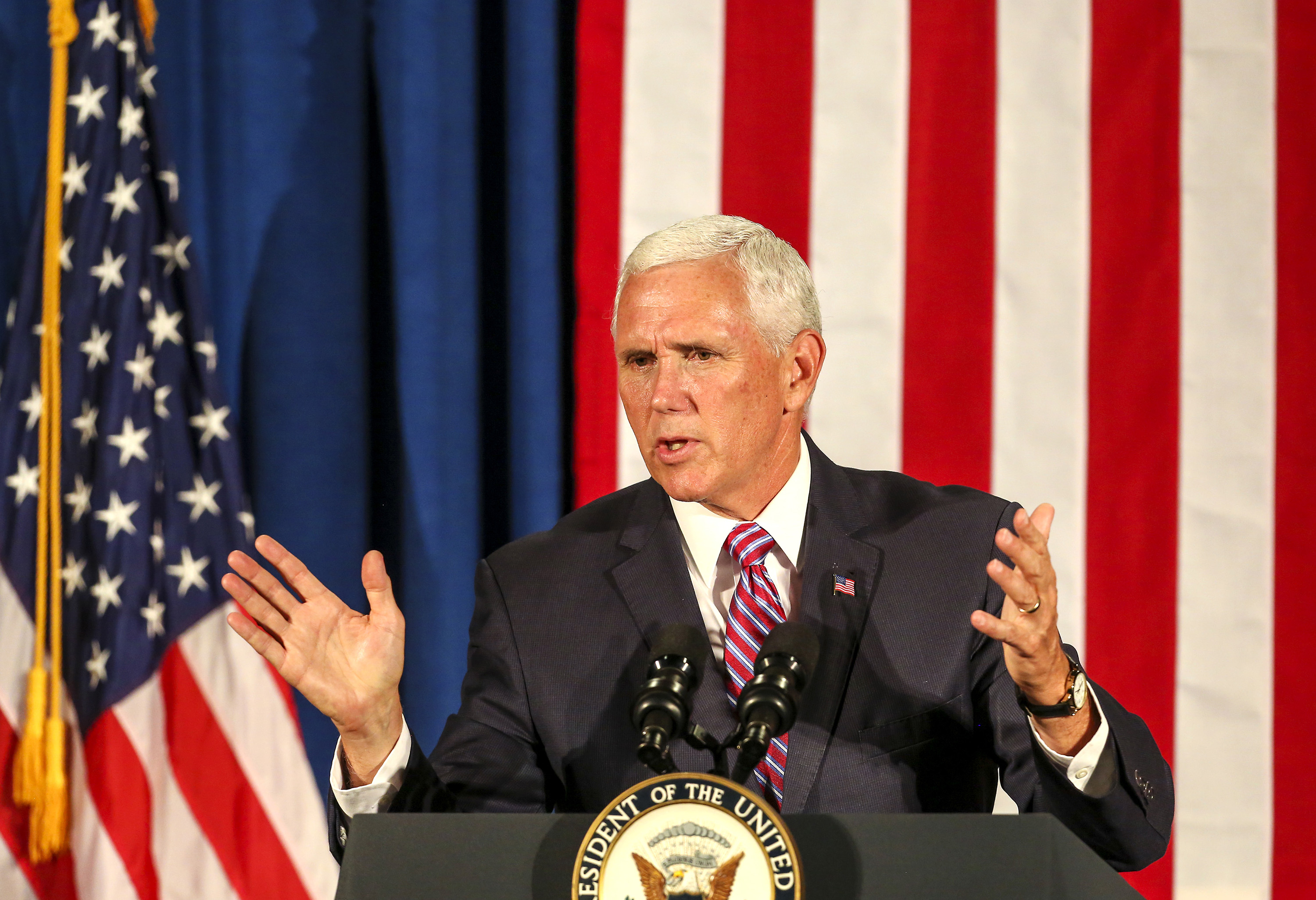 美國副總統彭斯(Mike Pence)將於華府發表演說,針對中國一連串強勢行為作出譴責,並強調美國將不受威脅。(東方IC)