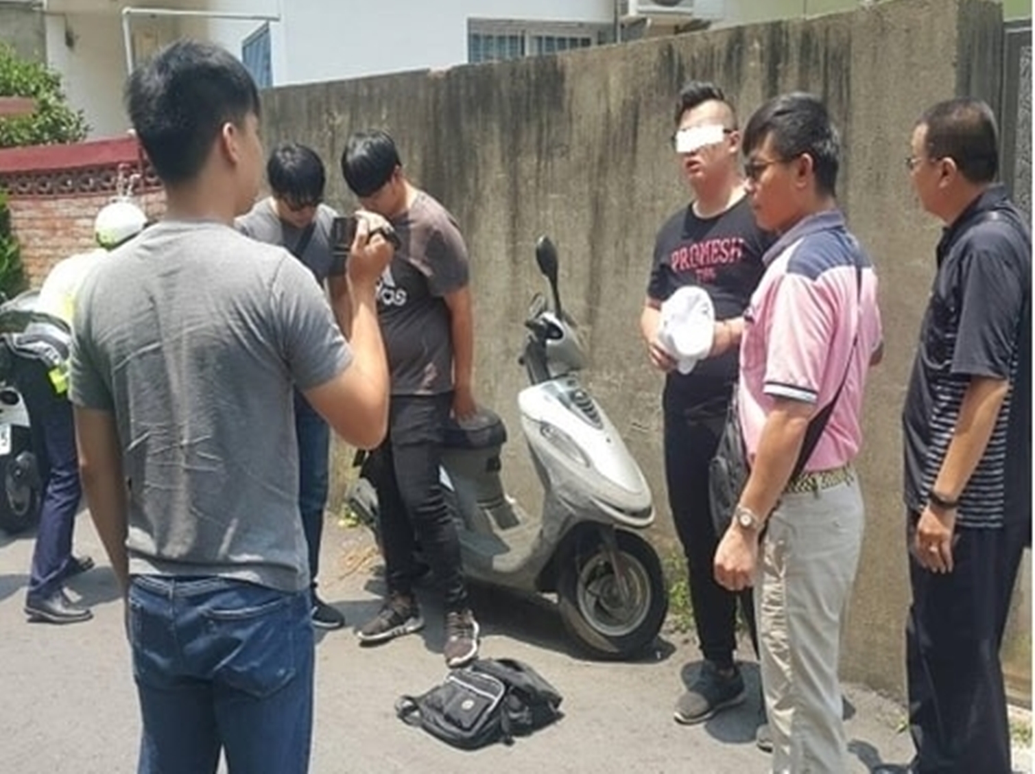 竹南警方逮捕3名年輕的詐騙車手。（警方提供）