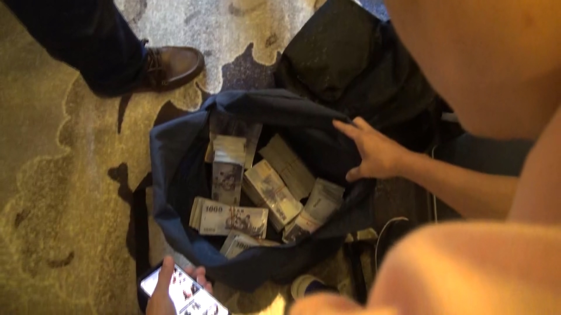 警方查獲大量地下匯兌現金。（刑事局提供）