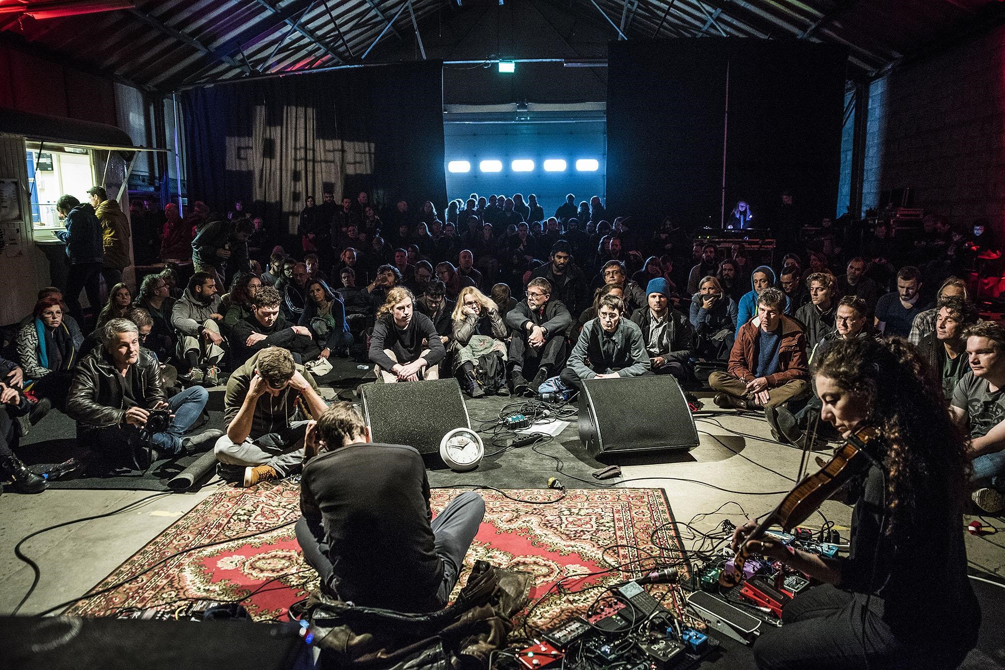 以類型多樣而著稱的 Le Guess Who？吸引了許多對非主流音樂感興趣的觀眾。（LGW提供，Tim van Veen攝影）