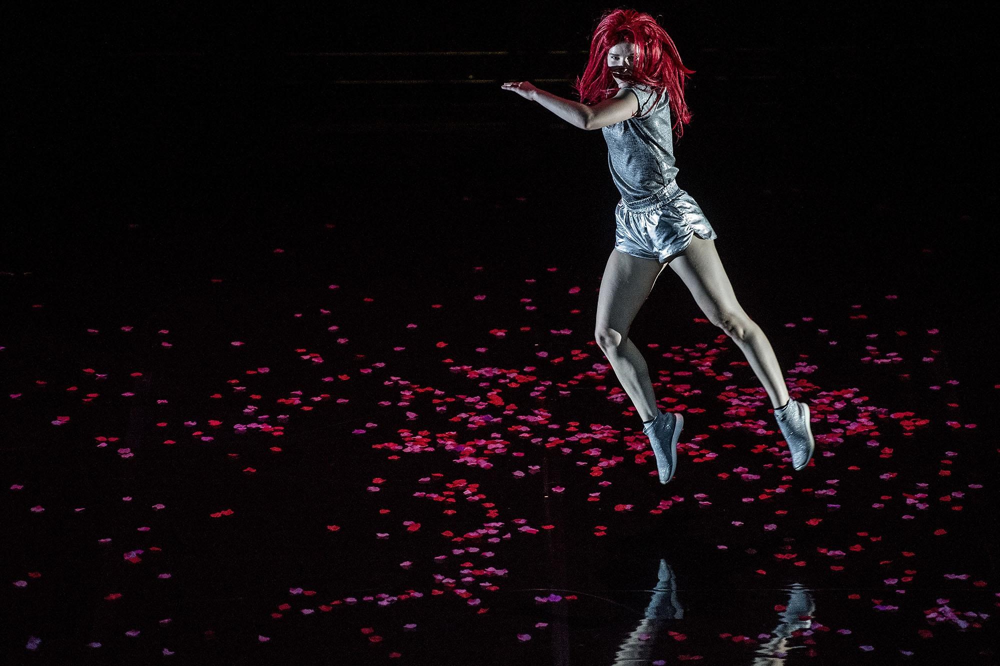  Le Guess Who？音樂節以獨立和創新為號召，圖為編舞家Nicole Beutler推出的舞蹈作品。（ LGW提供，Tim van Veen攝影）