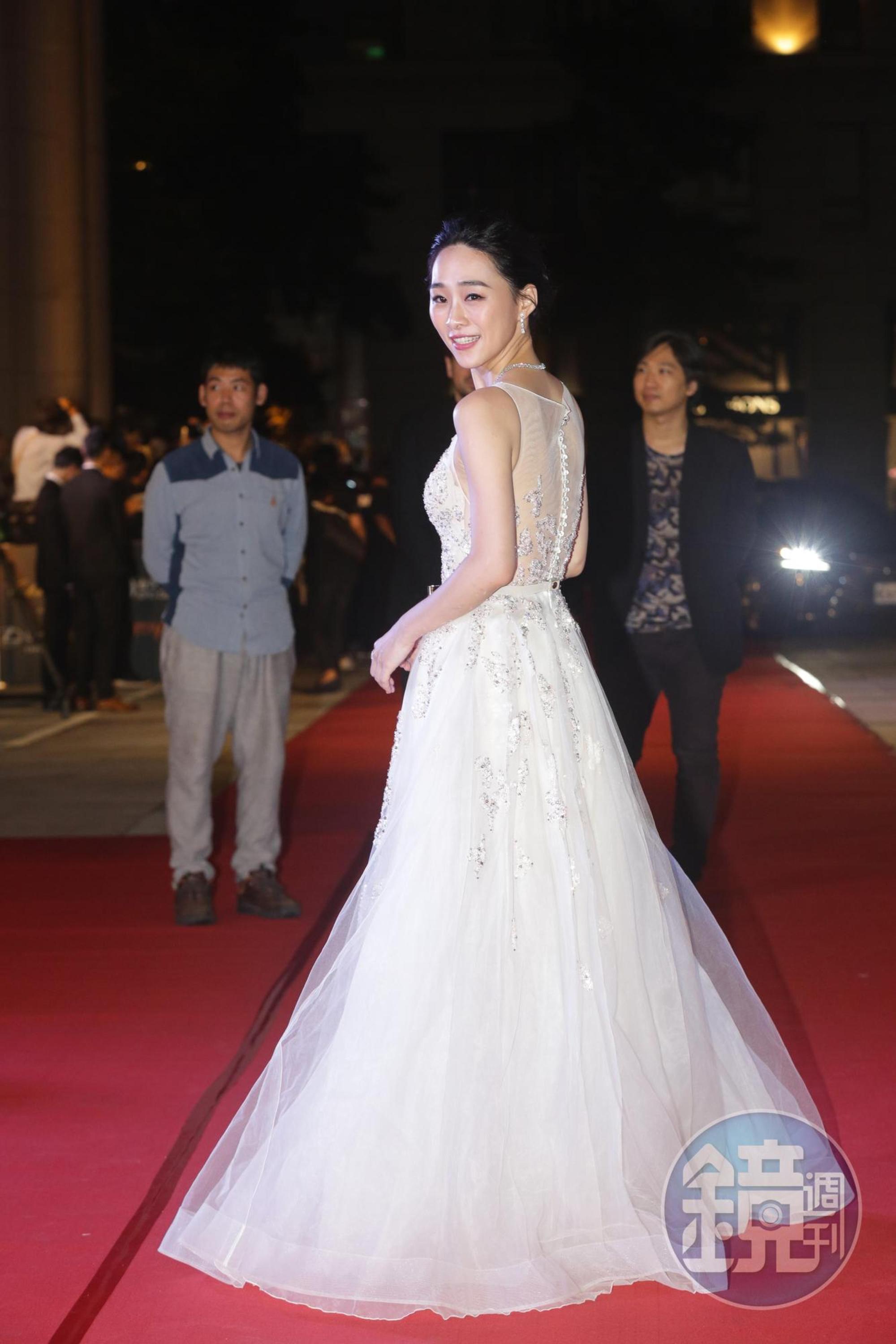 影星吳可熙在亞太影展上，身穿Nicole+Felicia的高訂服，引起高度關注。