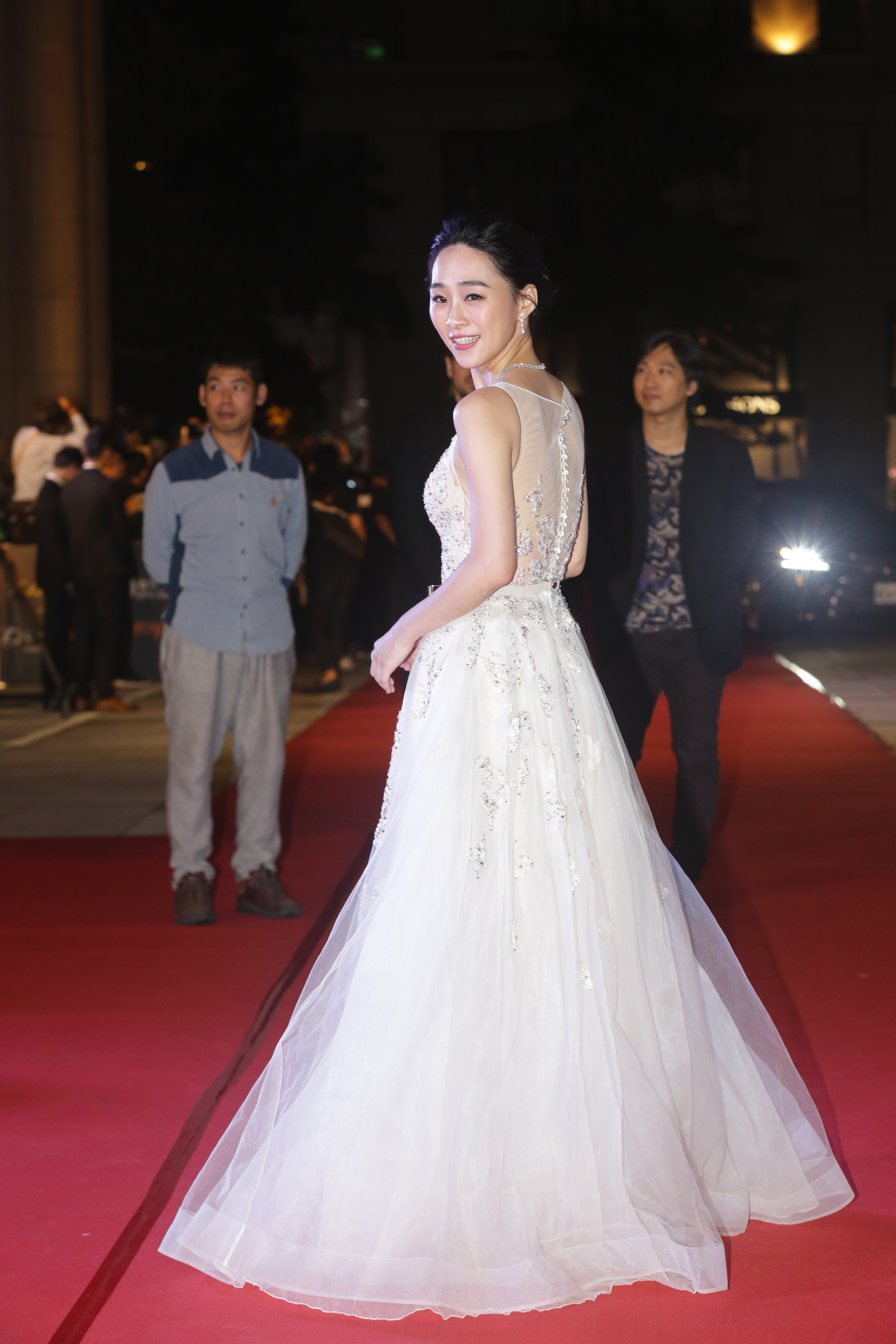 影星吳可熙在亞太影展上,身穿Nicole+Felicia的高訂服,引起高度關注。