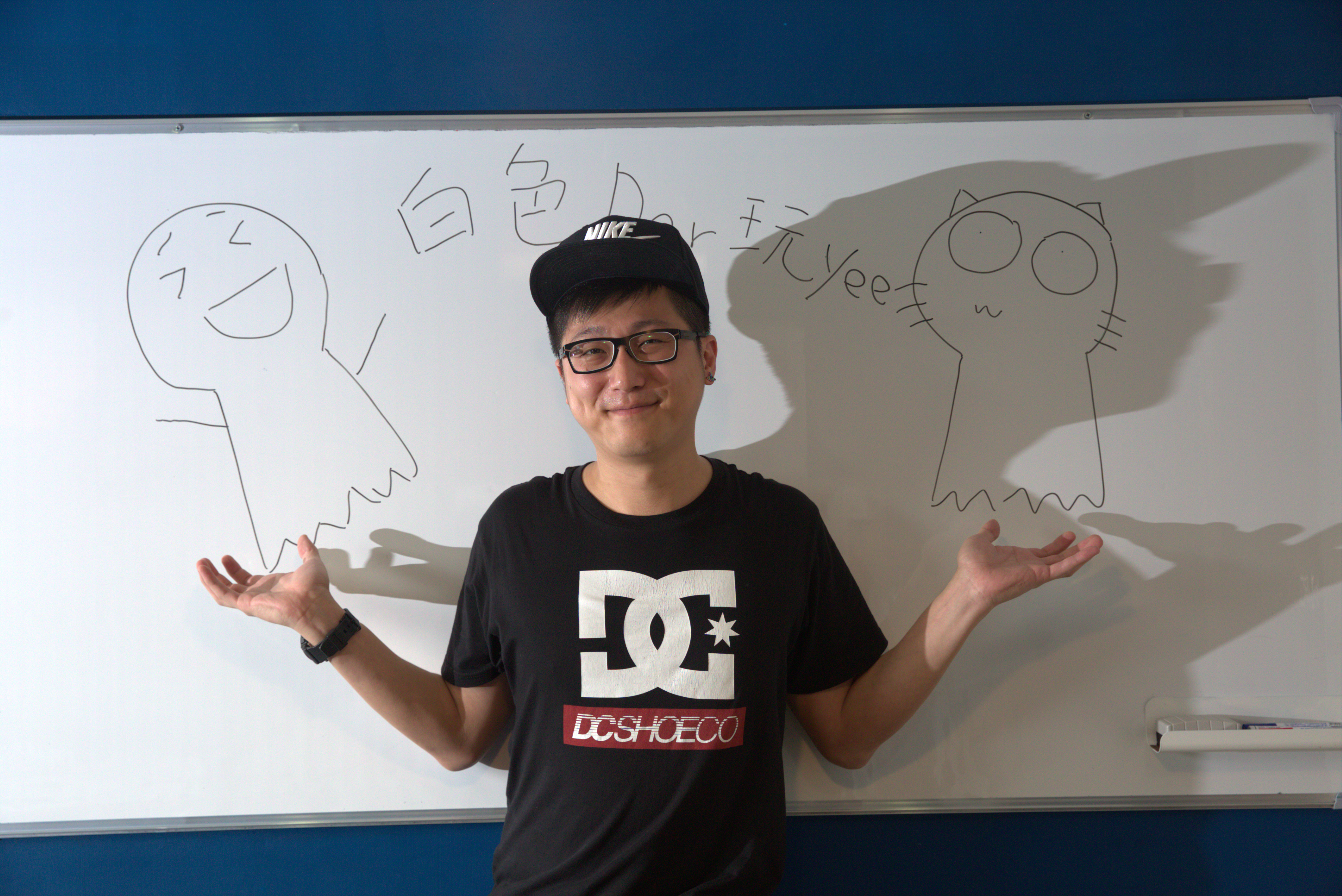 貼圖畫家Kimi用小畫家創作出爆紅作品「白色的玩意」，乍看簡陋的線條，其實暗藏玄機。