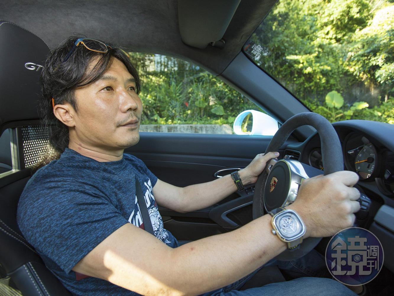 在連換了三台PORSCHE之後，劉福台終於知道自己追求的是純粹、硬派的駕駛樂趣與快感。