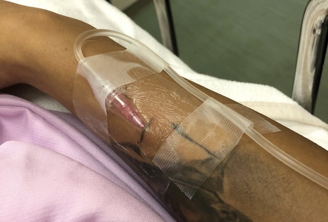 余文樂今（5日）早在IG放上入院照片，還打上日本初體驗，有傳他是食物中毒。（取自余文樂IG）