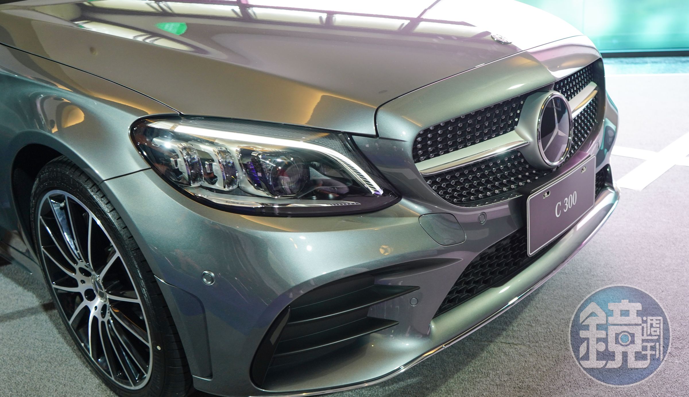 C300小改款標配，AMG Line跑車化套件。