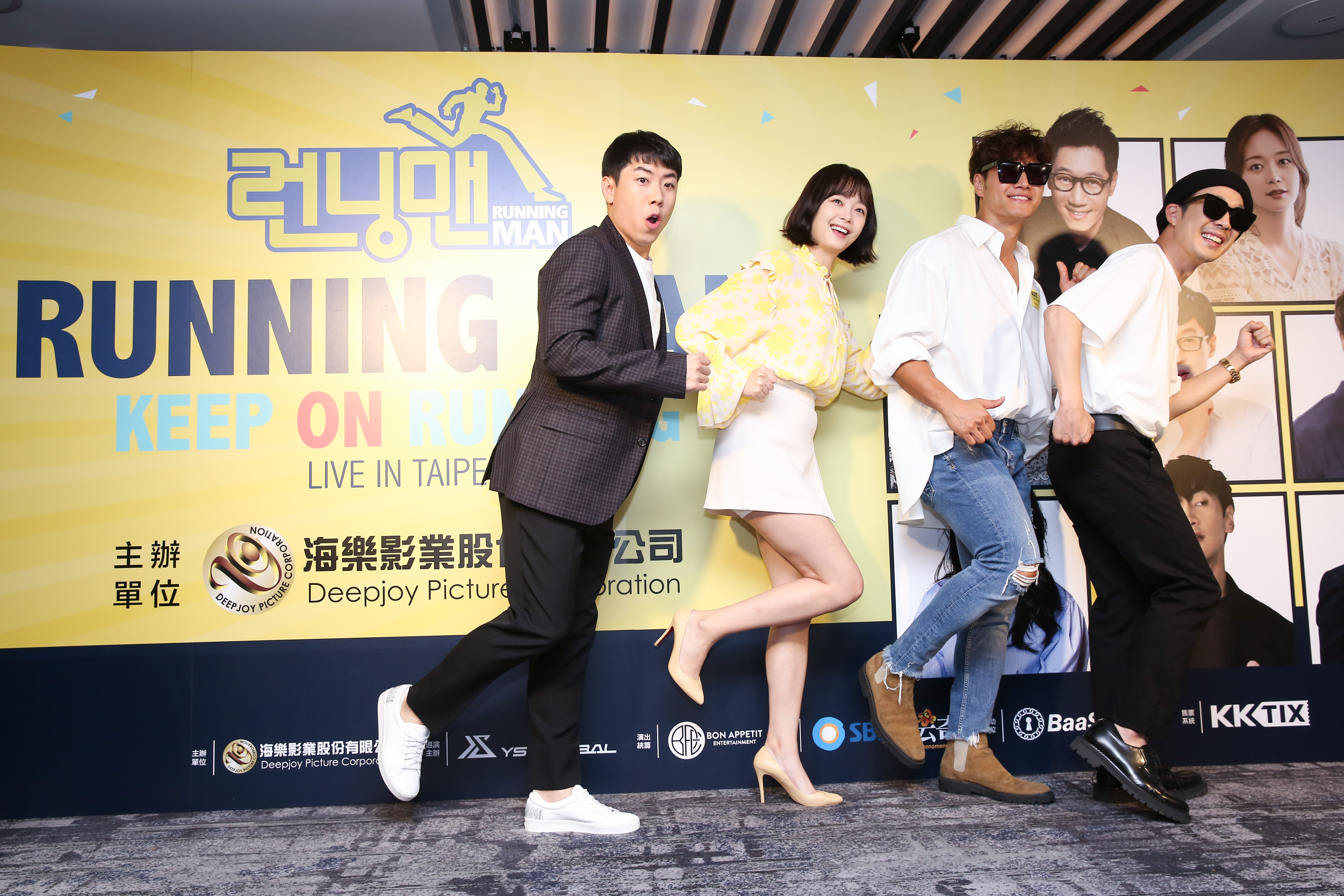 Running Man成員梁世燦（左起）、全昭旻、金鍾國和哈哈出席記者會。