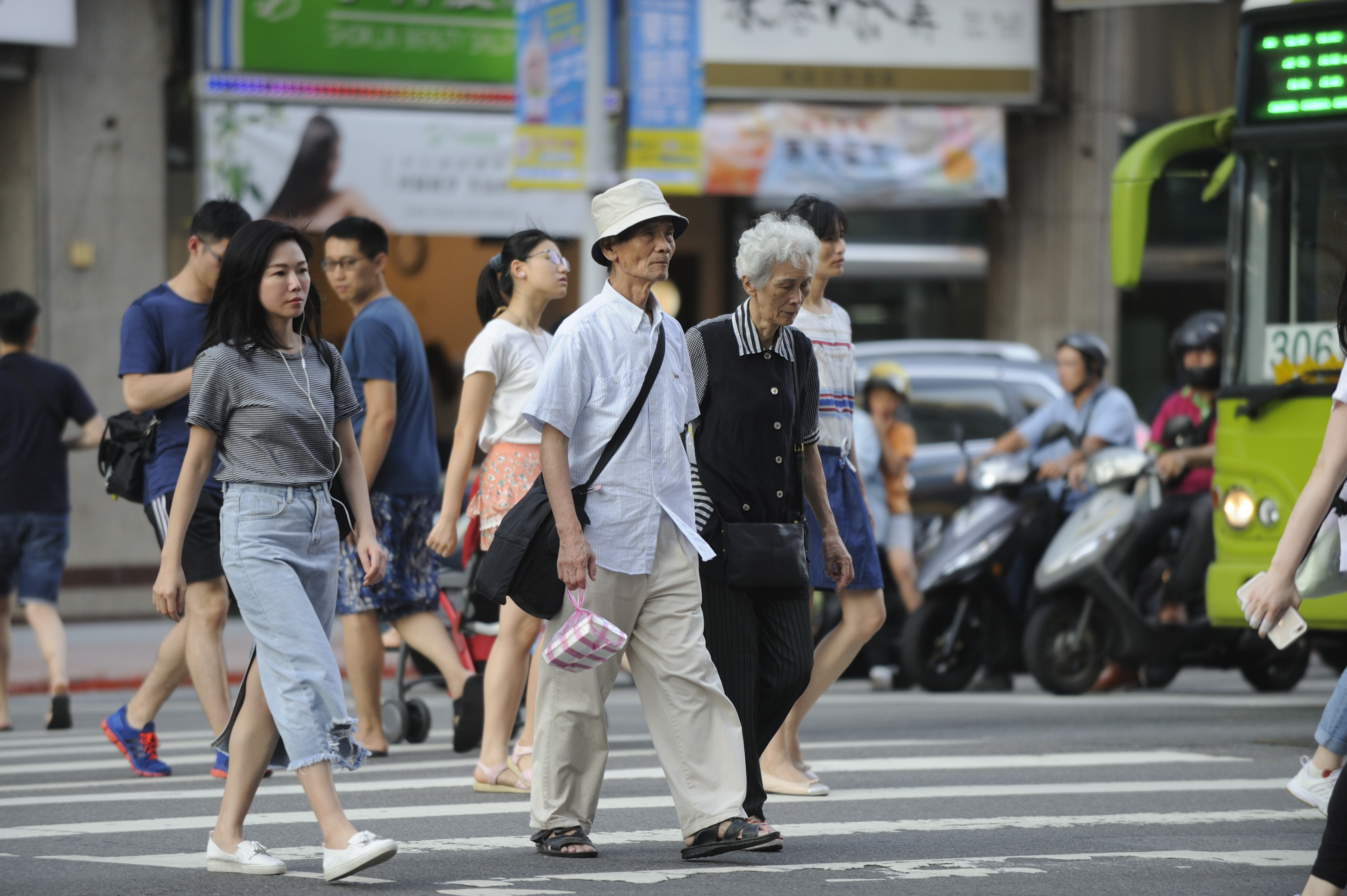 桃園潘姓婦人遭公司已改名、更換負責人算不同公司，而拒絕支付退休金。圖為示意圖，非當事人。