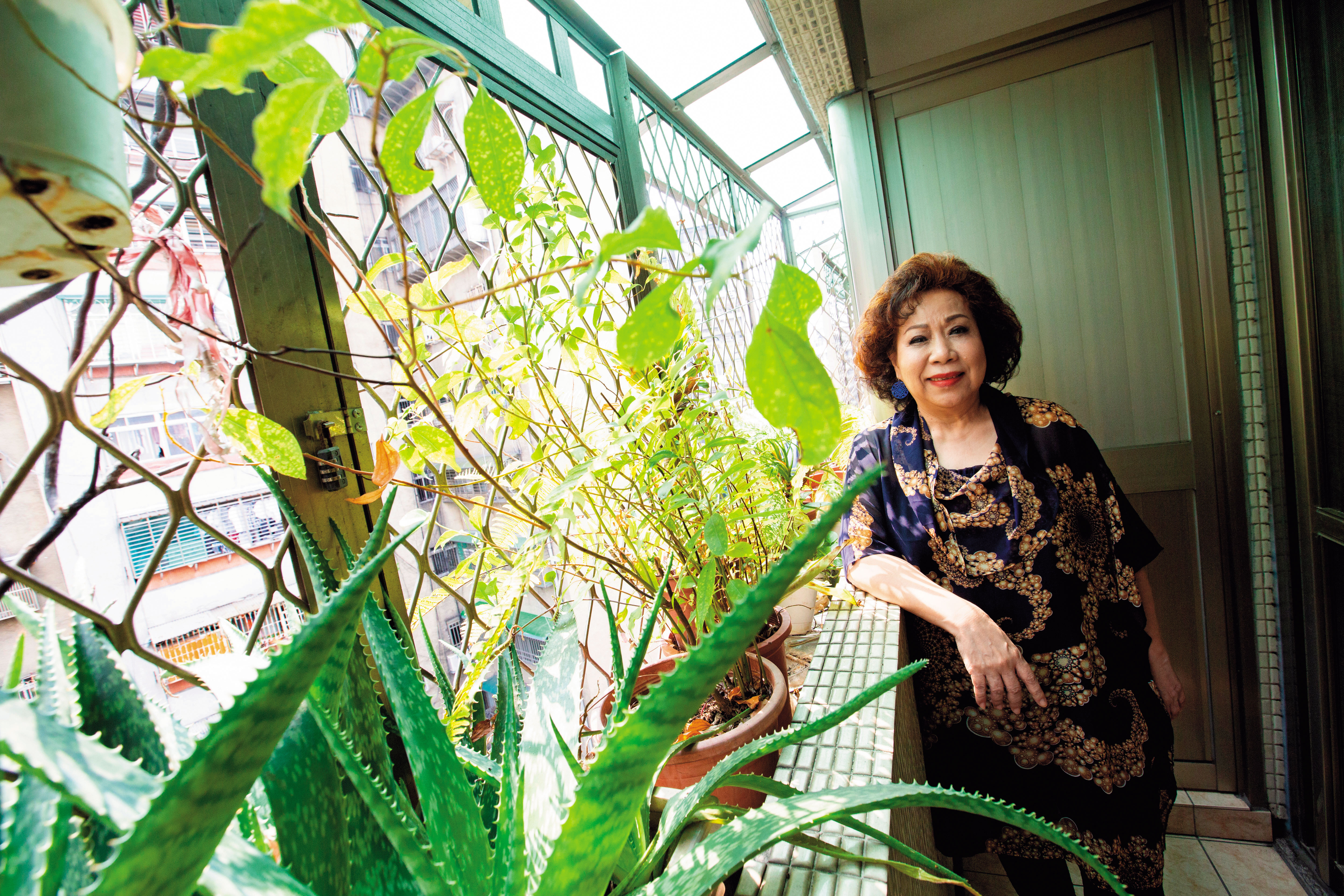 黃越綏自稱脾氣大、性子急、效率高、記性好、智慧強，「碰到這種婆婆只有認輸，輸誠是最好的辦法。」