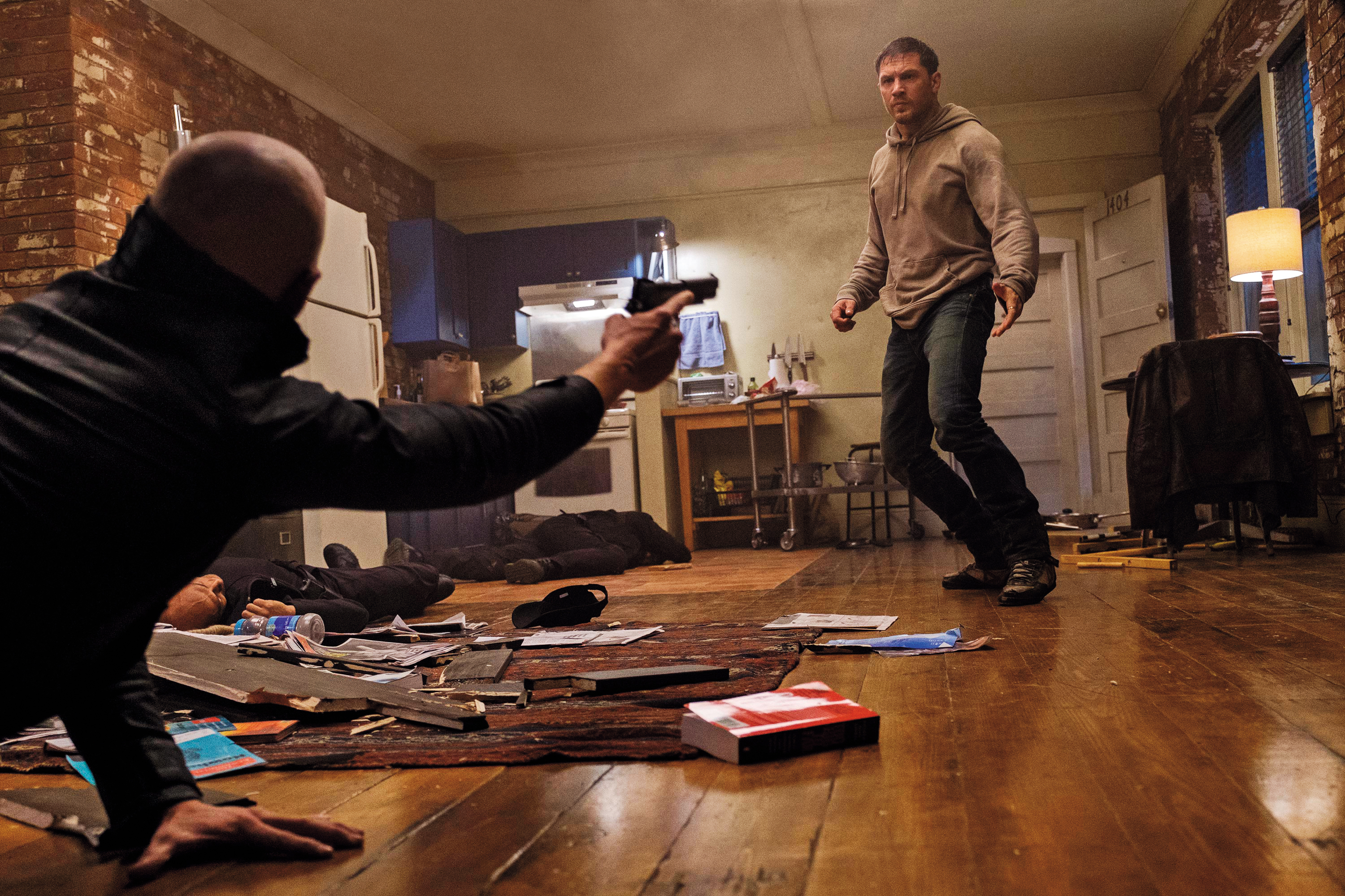 《猛毒》找來令觀眾眼睛一亮的湯姆哈迪擔任男主角，他的演出生猛有趣，但電影其他方面執行不算好，可惜了這選角。（索尼提供）