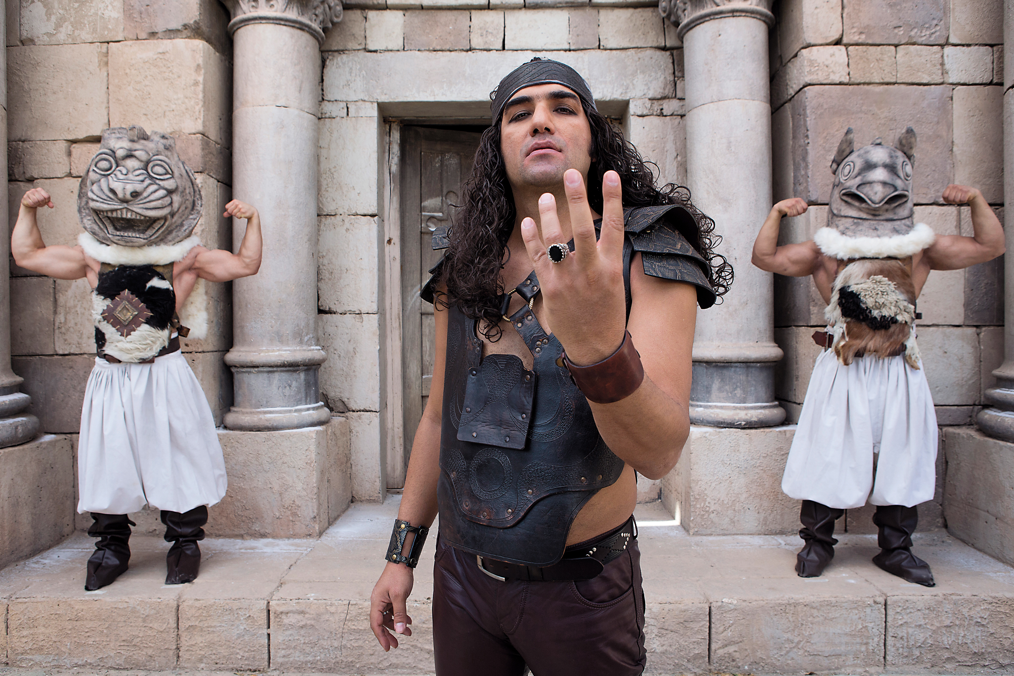 《豬》顛覆伊朗電影刻板印象，劇情荒謬有趣，導演很敢玩，整部片都充滿了笑點。（聯影提供）