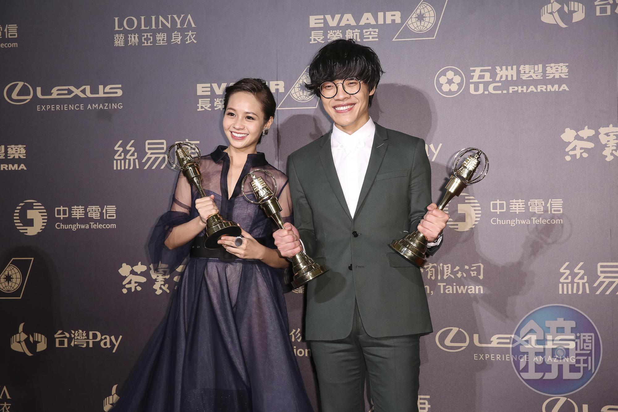 金鐘新出爐的視帝后分別是盧廣仲和黃姵嘉,兩人在後台歡喜合影。