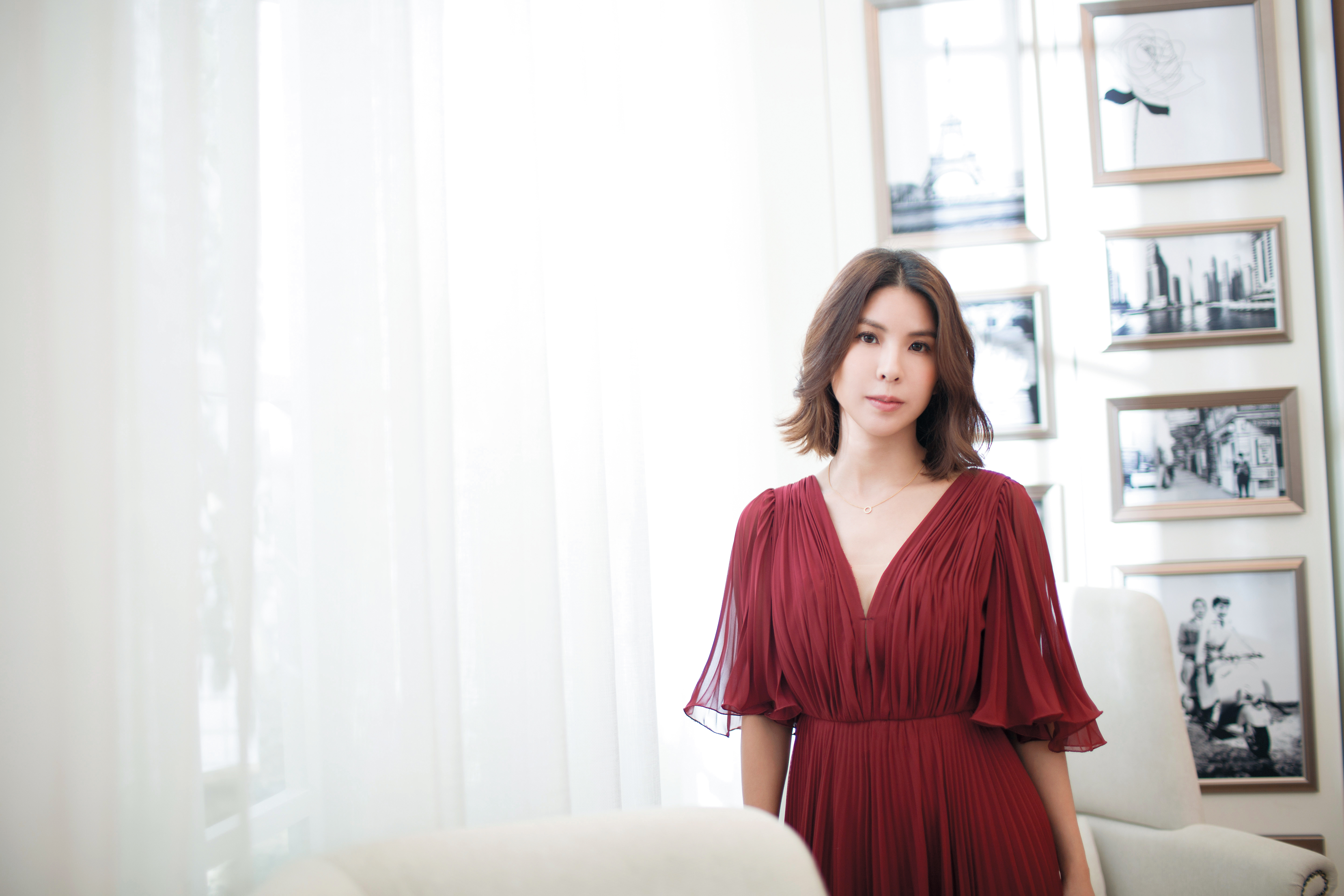 從獨立製作又回到大型唱片公司，在音樂上一直有改變的許茹芸，是以自身的改變，來契合這個變動頻仍的時代。