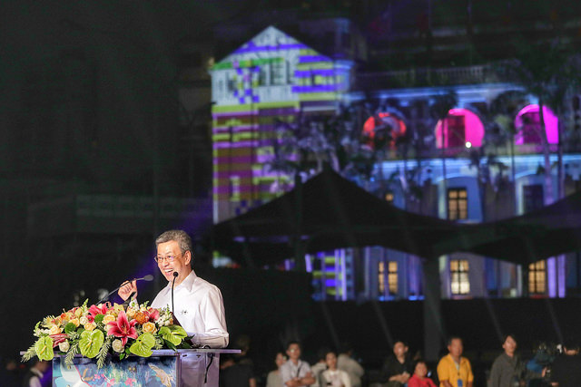 陳副總統希望透過國慶光雕，讓國人與國際友人一起欣賞台灣的美好，並將這份感動留在心裡。（總統府提供）
