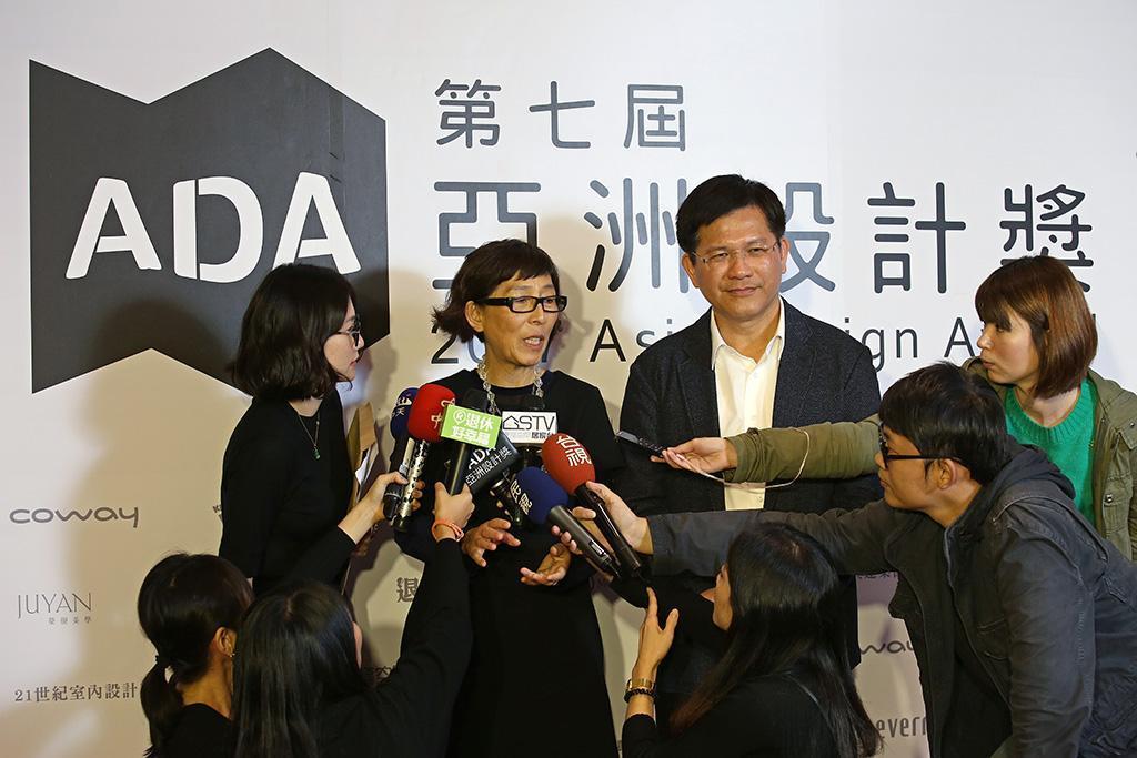 以大量玻璃外牆打造出獨具風格的妹島和世建築師，在去年受邀來台演講，台中市長林佳龍也特別出席鼓勵所有參賽的設計師。