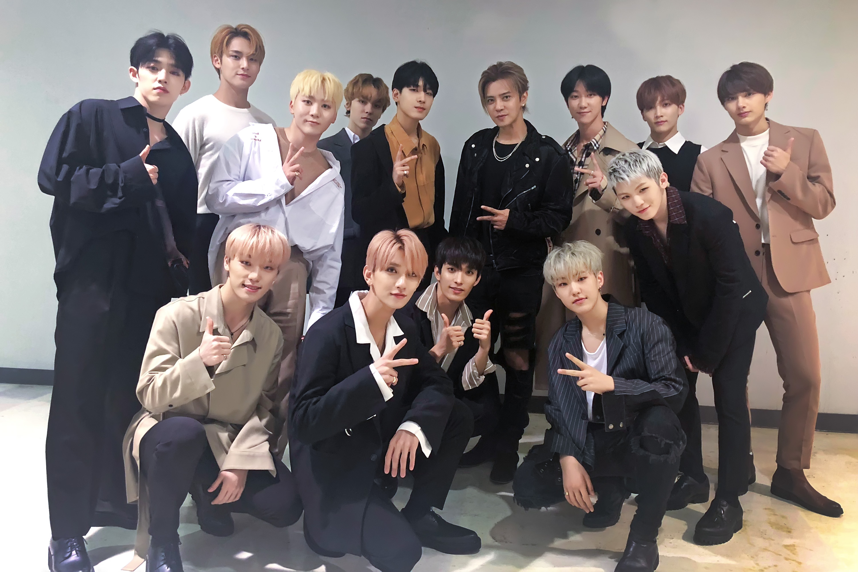 羅志祥在釜山參加第15屆亞洲音樂節，與人氣男團SEVENTEEN在後台同框。（創造力娛樂提供）