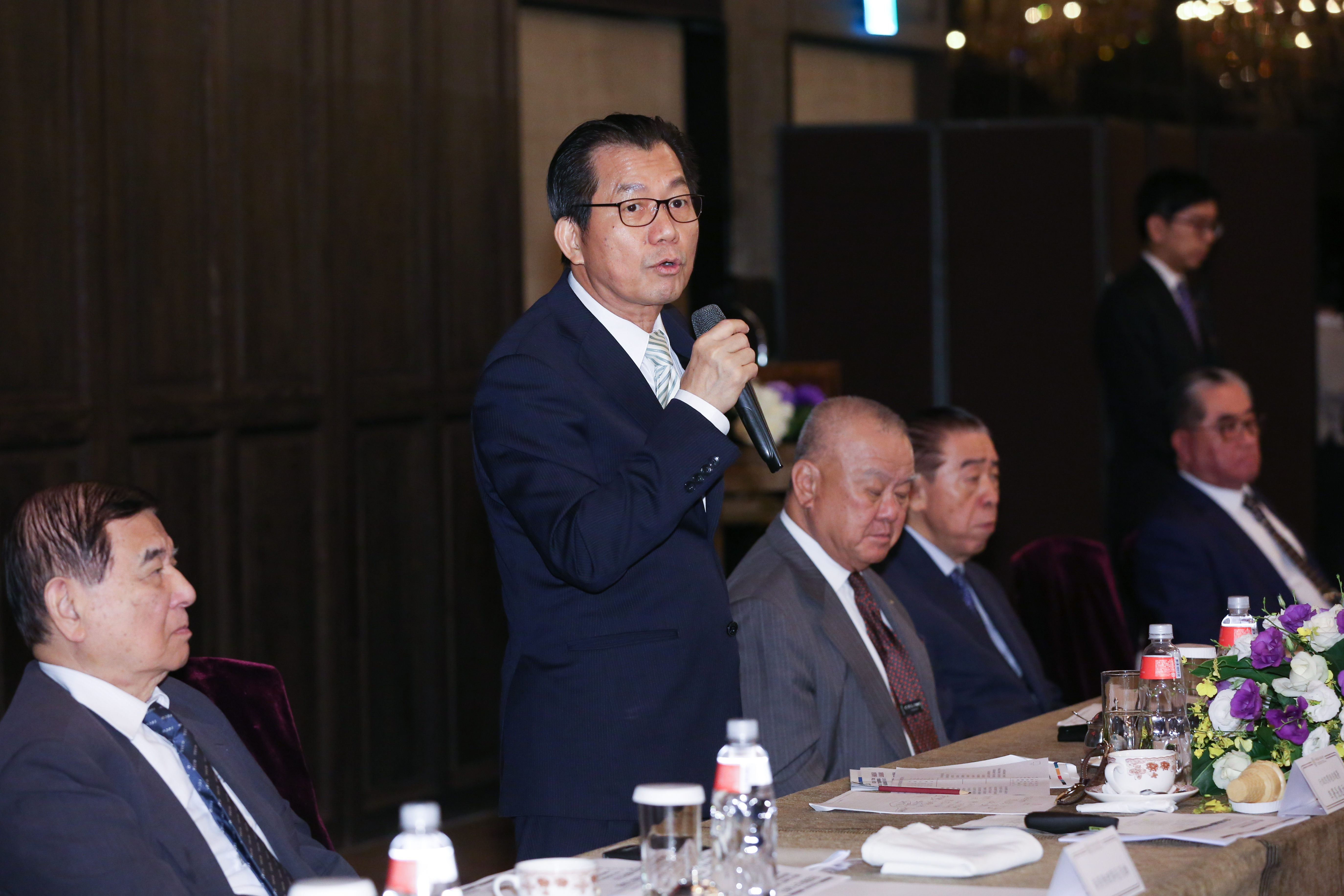 中油觀塘天然氣第三接收站環評會今（8）日在環保署長李應元主持下強勢通過。