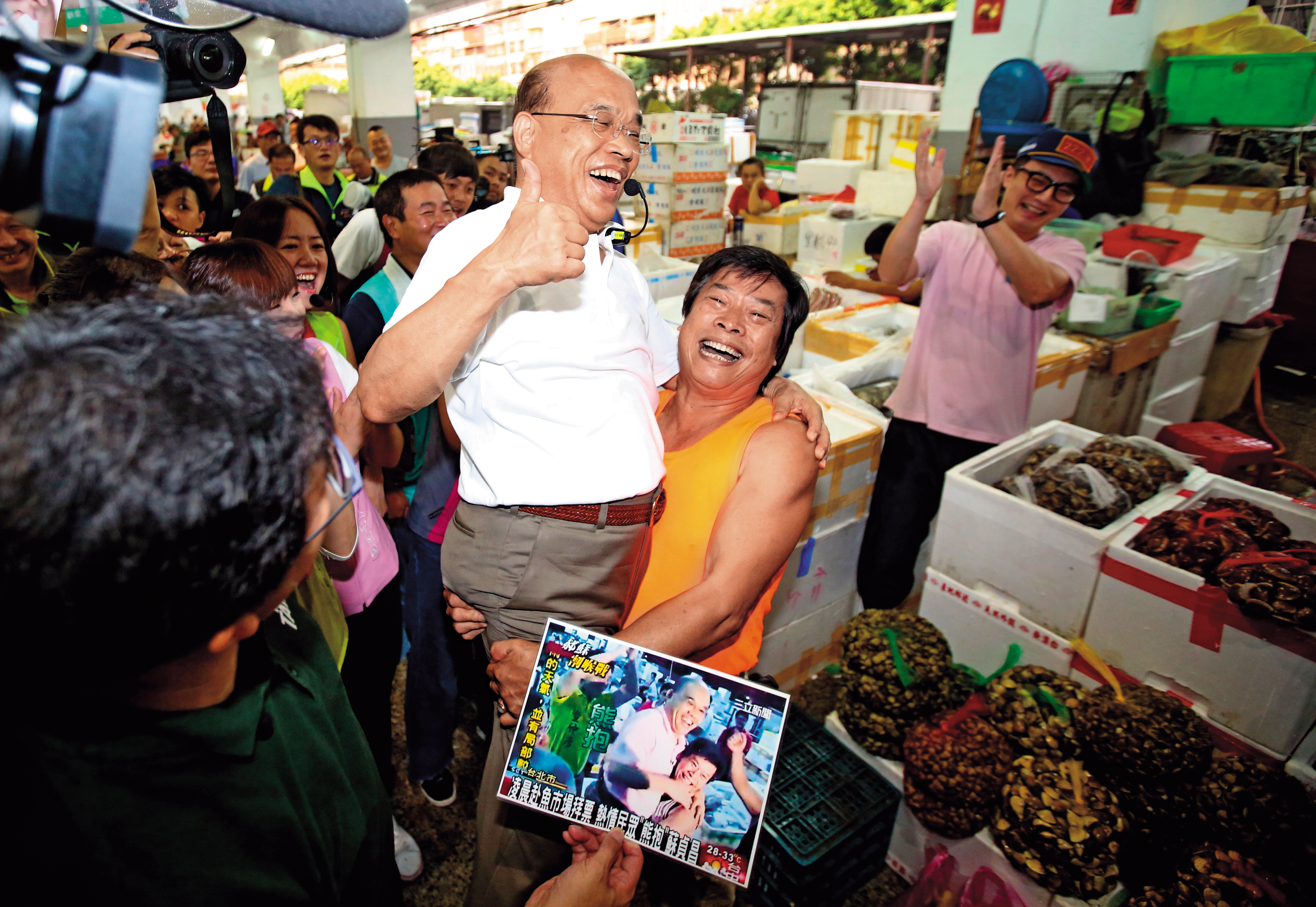 民進黨新北市長參選人蘇貞昌參選以來聲勢不斷攀高，被洪耀福稱讚是奧斯卡級競選團隊。