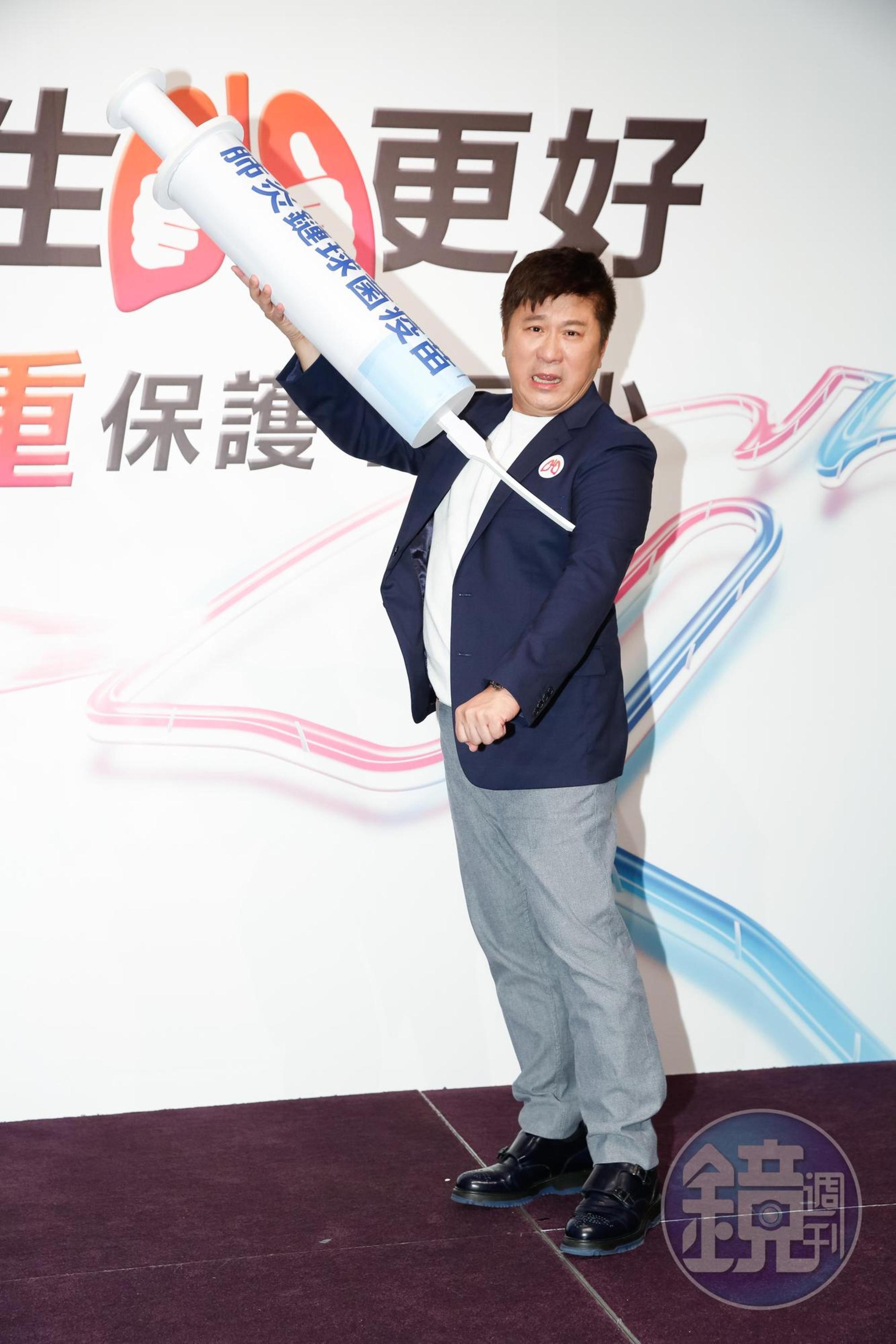 胡瓜今天出席衛教記者會，透露自己曾經感染肺炎，一度咳出血絲。