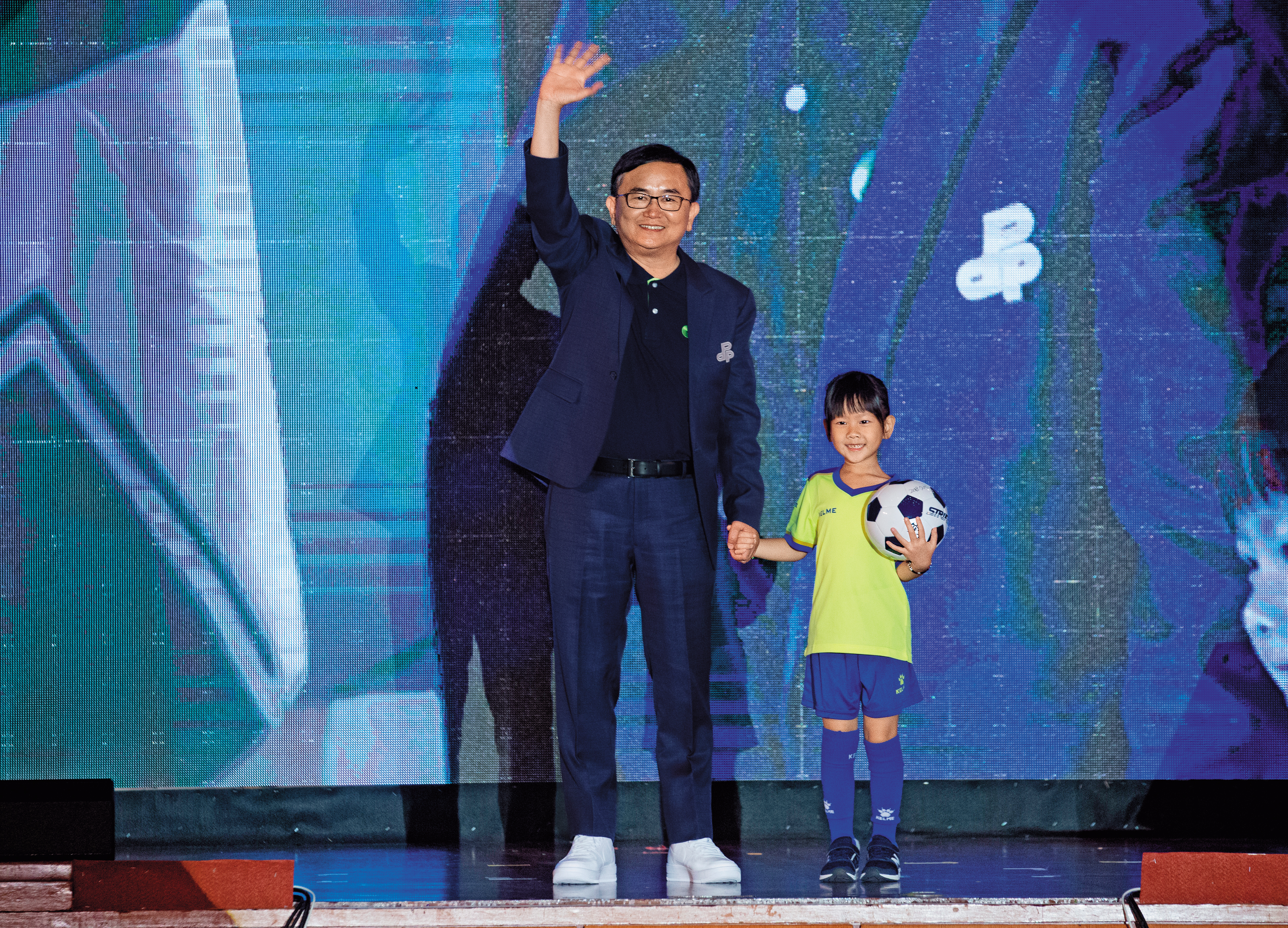 洪耀福評估民進黨台東縣長參選人劉櫂豪（左），有機會讓綠營在後山首度插旗。