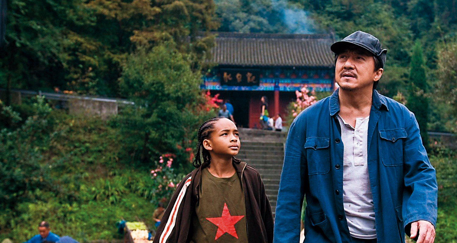 《功夫夢》是中美合資，2010年推出後在美國反應奇佳，但在中國卻是成龍（右）票房最差的作品。因為劇情牽涉霸凌，片中華人角色除成龍外幾乎都是壞人，觀眾不買帳。左為傑登史密斯。（東方IC）