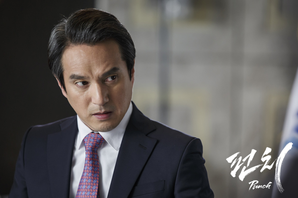 韓國視帝曹在顯演出多部知名作品，但陸續傳出多樁他性侵女子的醜聞，形象跌到谷底。（網路圖片）