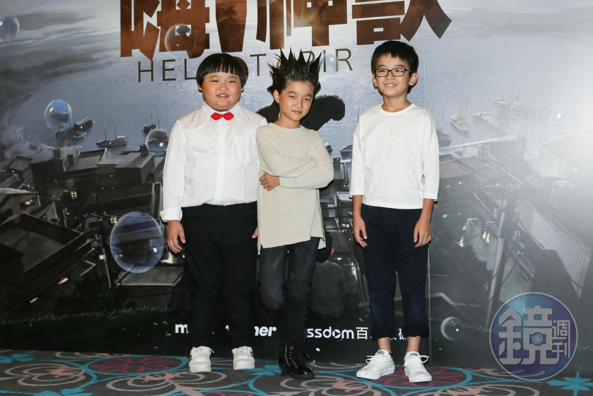 白潤音（中）頂著一頭亂髮，合照時自動站在C位，與陳京甫（左）、林佑銓（右）是《嗨！神獸》片中的開心果。 