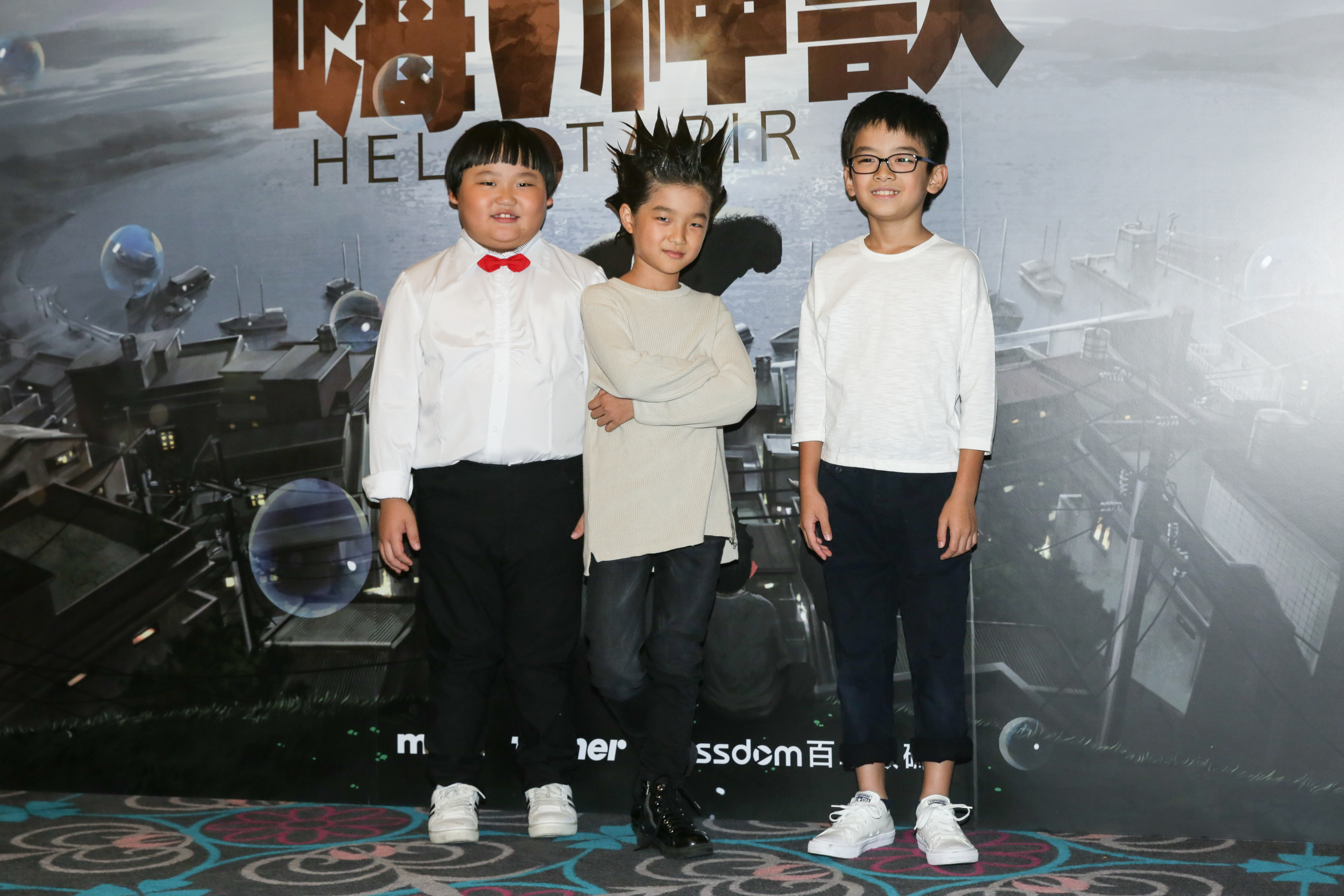 白潤音（中）頂著一頭亂髮，合照時自動站在C位，與陳京甫（左）、林佑銓（右）是《嗨！神獸》片中的開心果。 