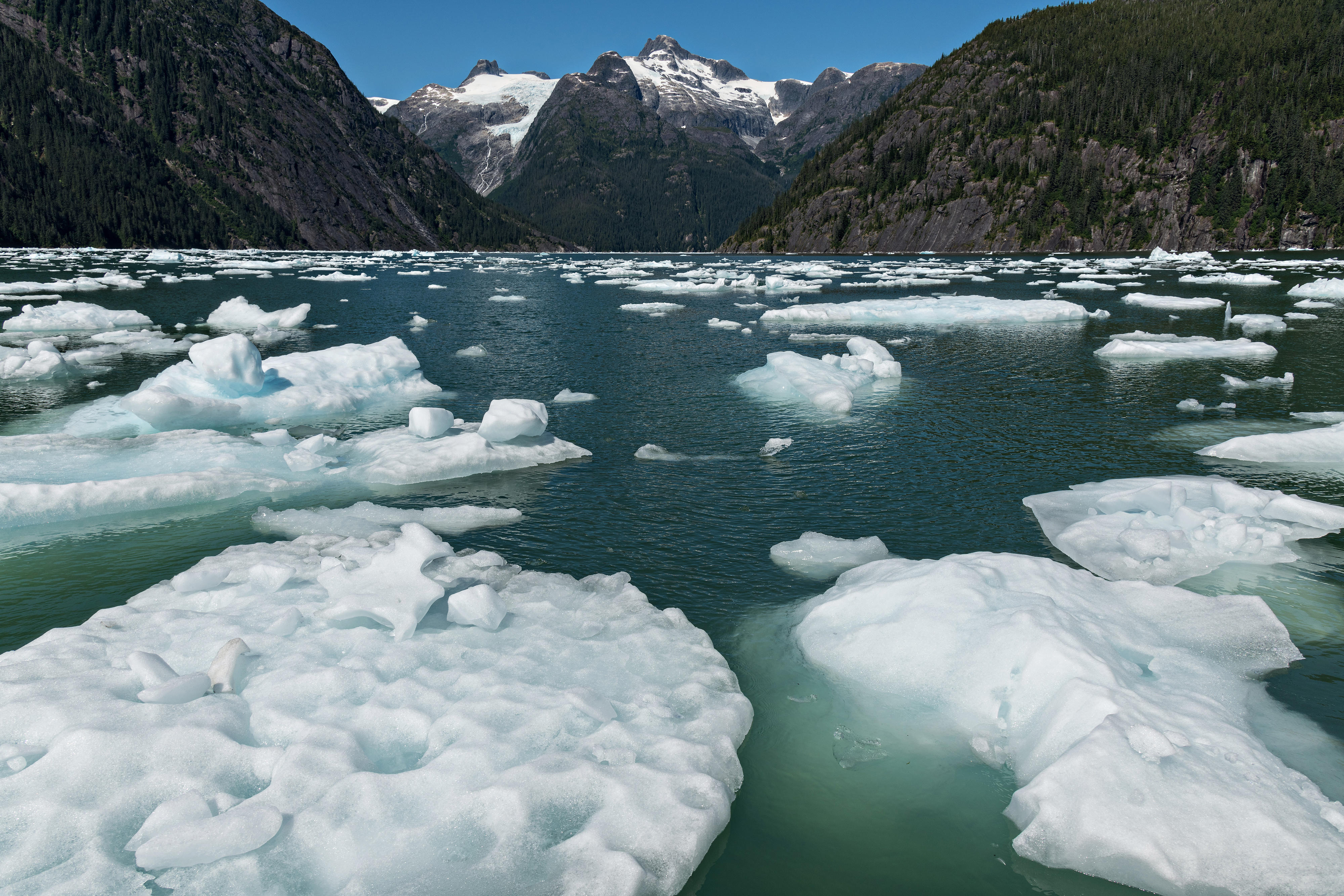 聯合國政府間氣候變遷專門委員會（IPCC）近日公佈氣候調查報告，指出若全球均溫增加1.5度，北極海本世紀可能夏月無冰。（東方IC）