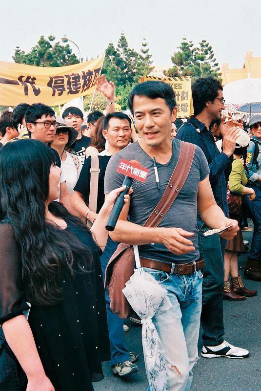 戴立忍熱中於社會運動，曾參與反核、反服貿、反課綱等運動，也因此被對岸貼上台獨標籤。（翻攝自Perry Lu臉書）