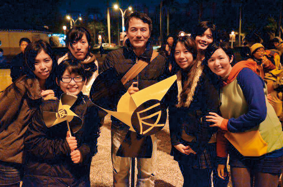 戴立忍不只是在社群媒體為社會議題發聲，還身體力行參加凱道快閃反核。