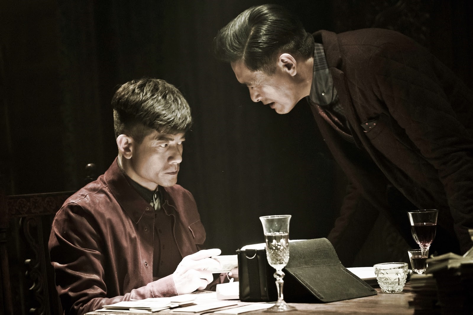 周潤發(右)與郭富城在電影《無雙》中飆戲,導演莊文強也對兩人差異有近距離觀察。(双喜提供)