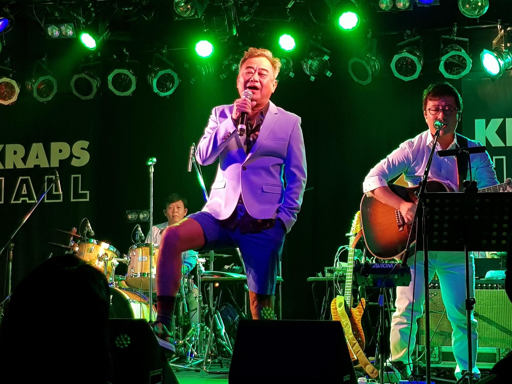 陳昇的日本巡迴演唱會歷經北海道、東京,雖然唱的不是日文歌,但陳昇的舞台魅力沒有國界。(新樂園製作提供)