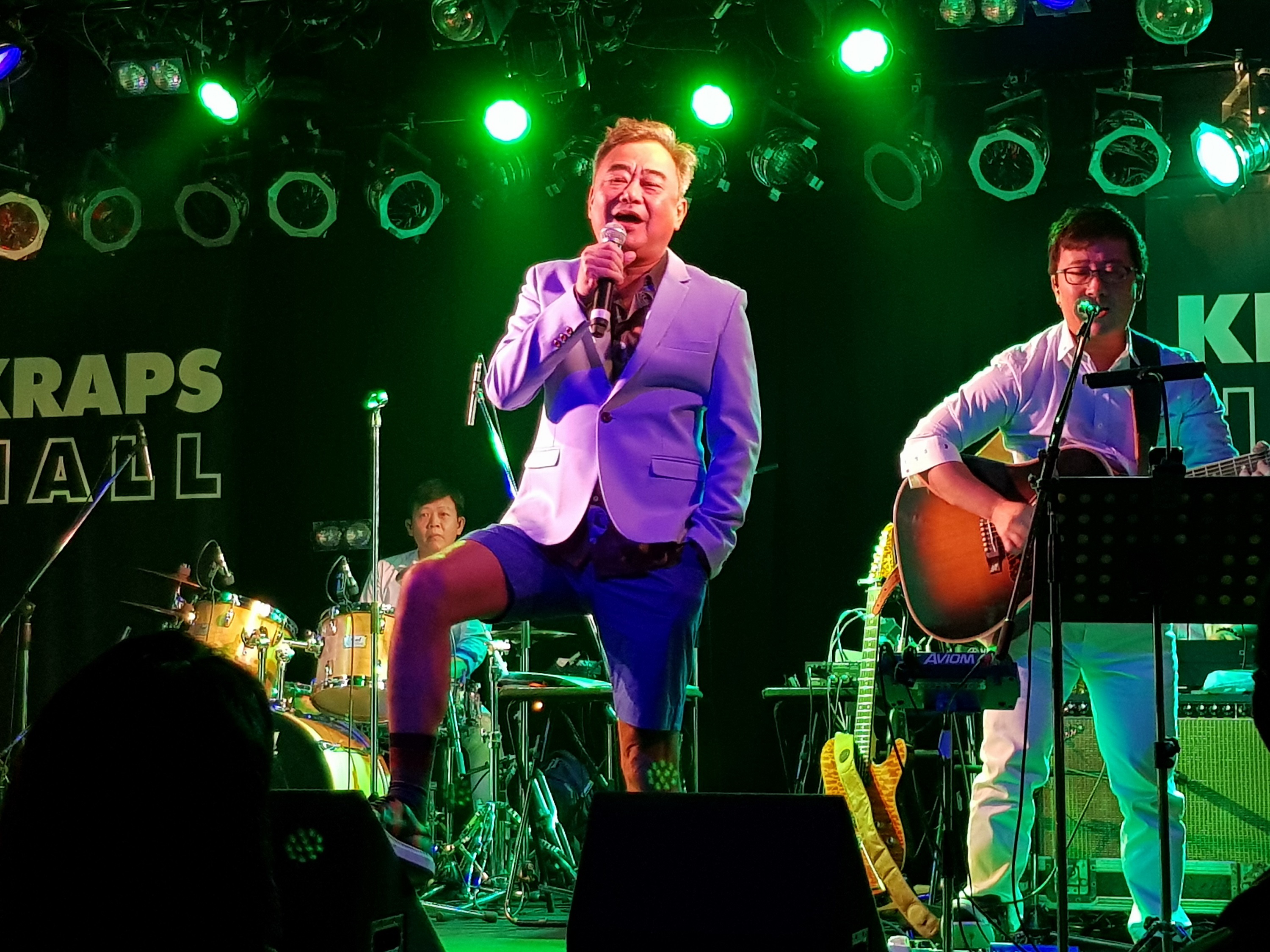 陳昇的日本巡迴演唱會歷經北海道、東京，雖然唱的不是日文歌，但陳昇的舞台魅力沒有國界。（新樂園製作提供）