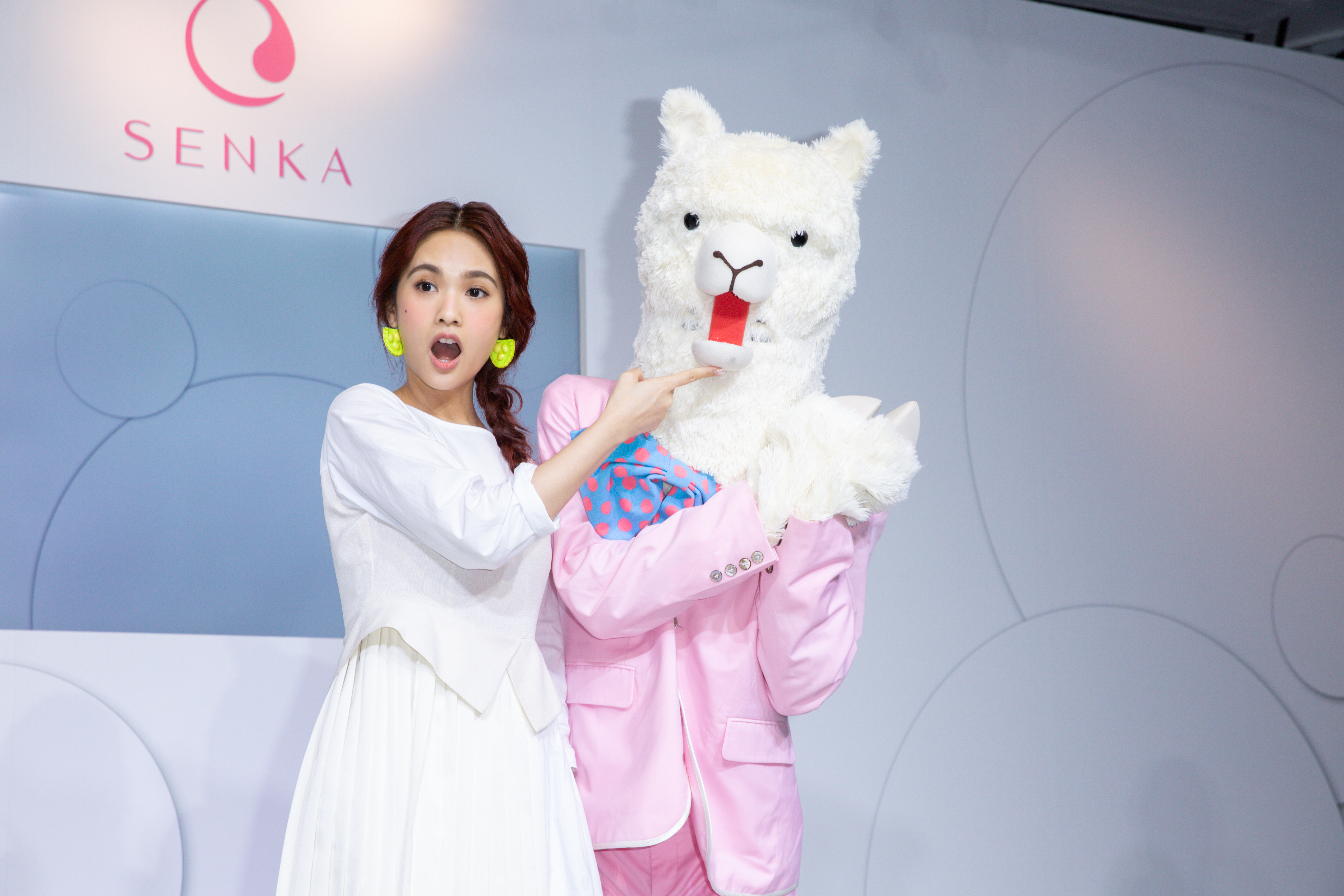 楊丞琳今出席專科全新純白專科基礎保養系列擔任代言人。