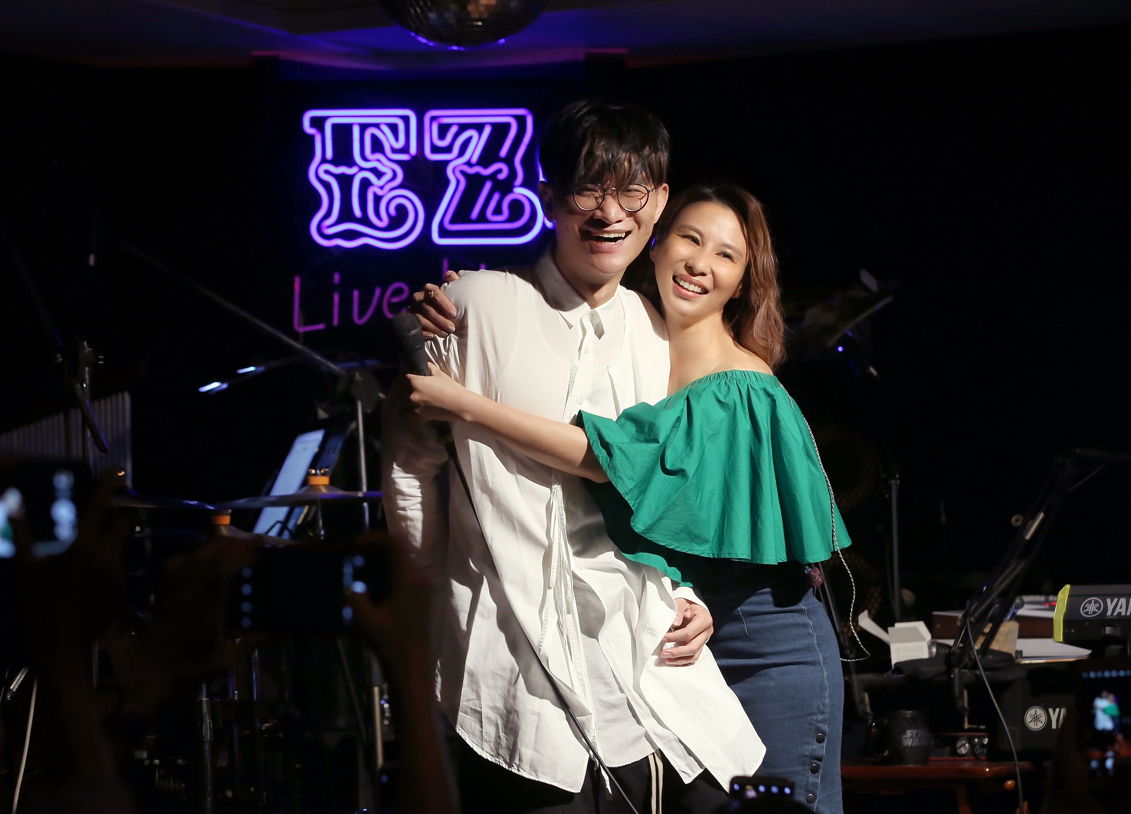 卓義峯與林凡認識多年，卻是第一次合唱。（豐華唱片提供）