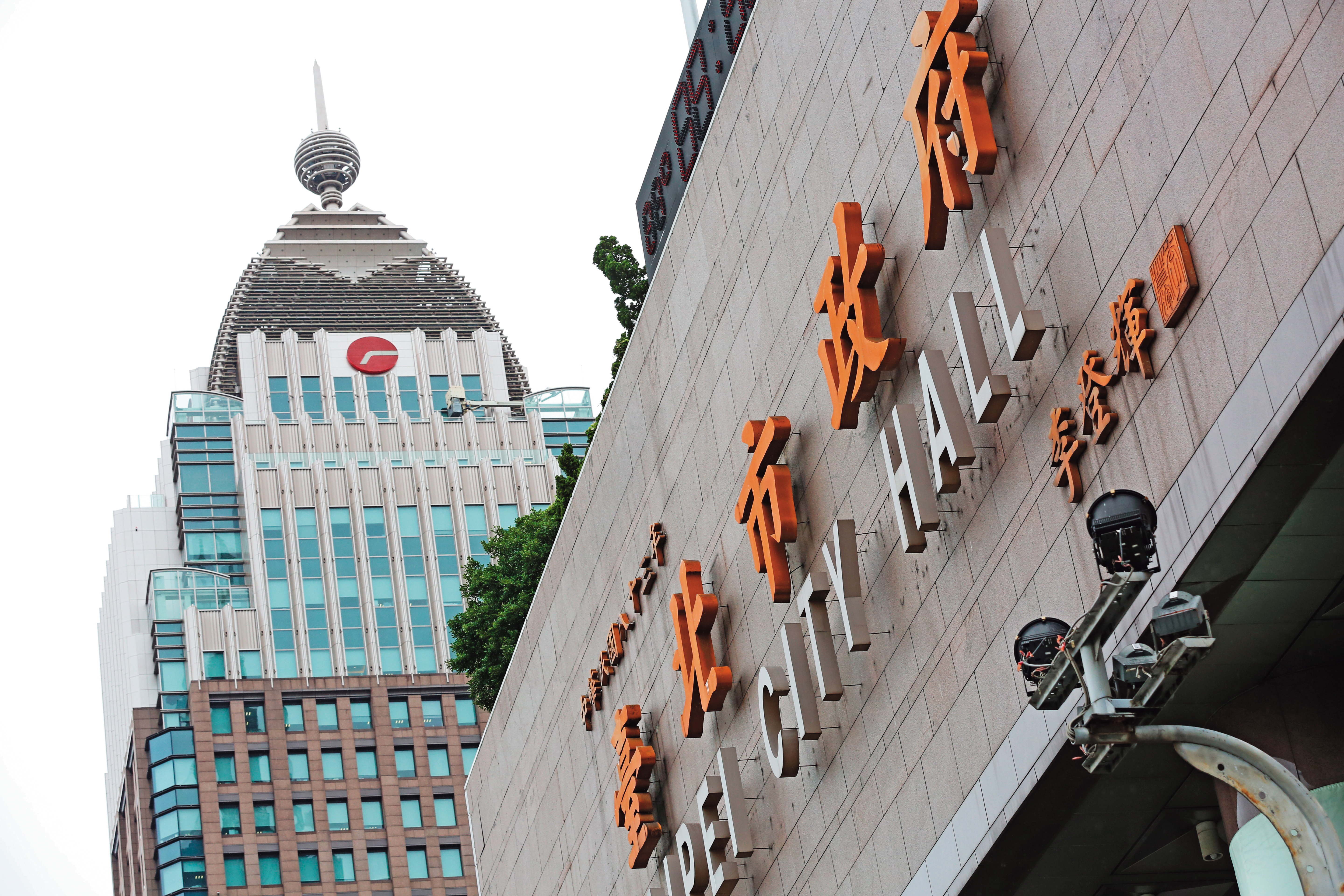 遠雄與北市府在大巨蛋停工後交鋒不斷，在趙藤雄淡出經營後已獲改善。